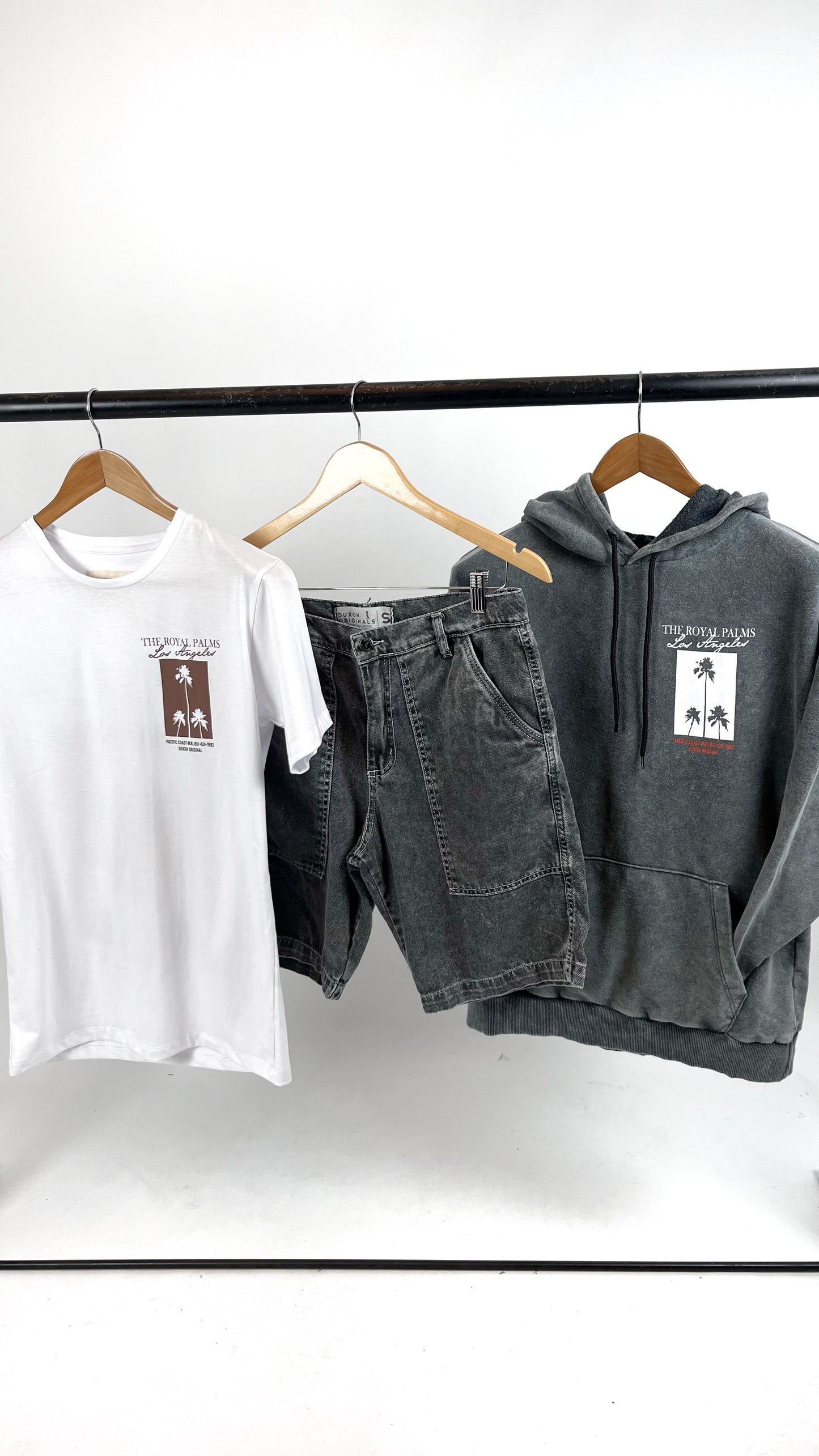 Bermuda de Jean Gris Oscuro con bolsillo rectangular.