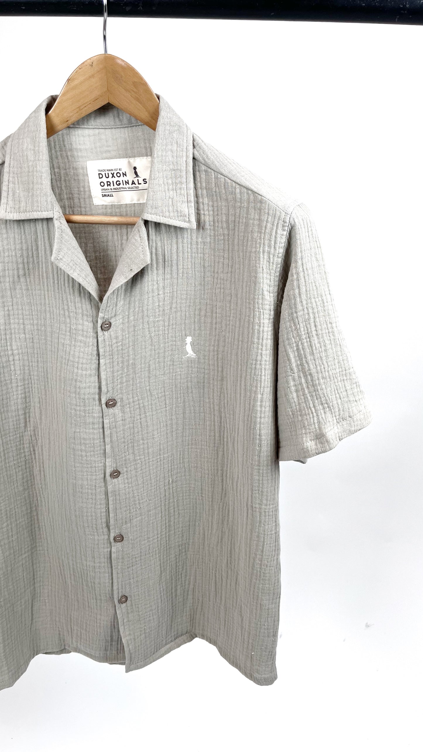 Camisa manga corta Muselina verde seco.