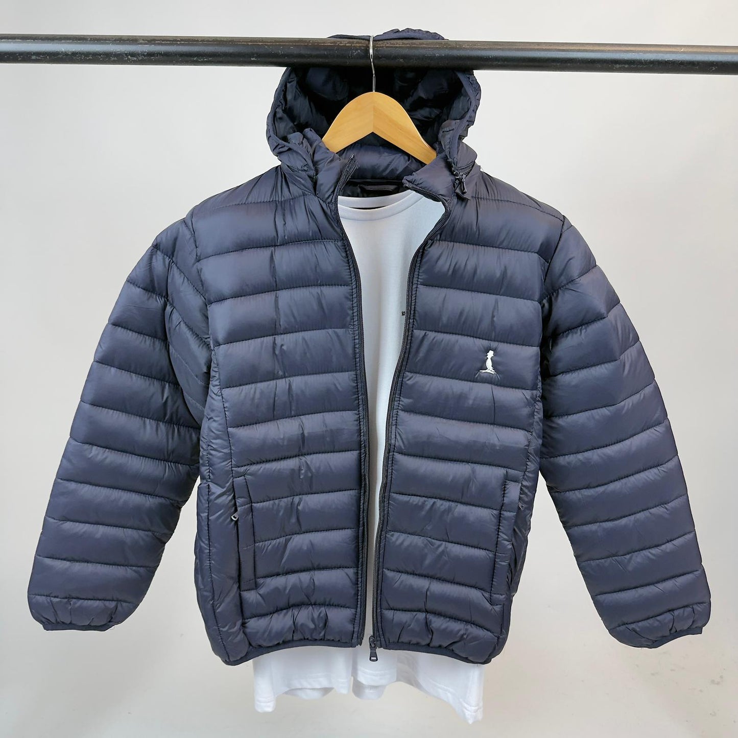 CAMPERA PUFFER, COLOR AZUL MARINO