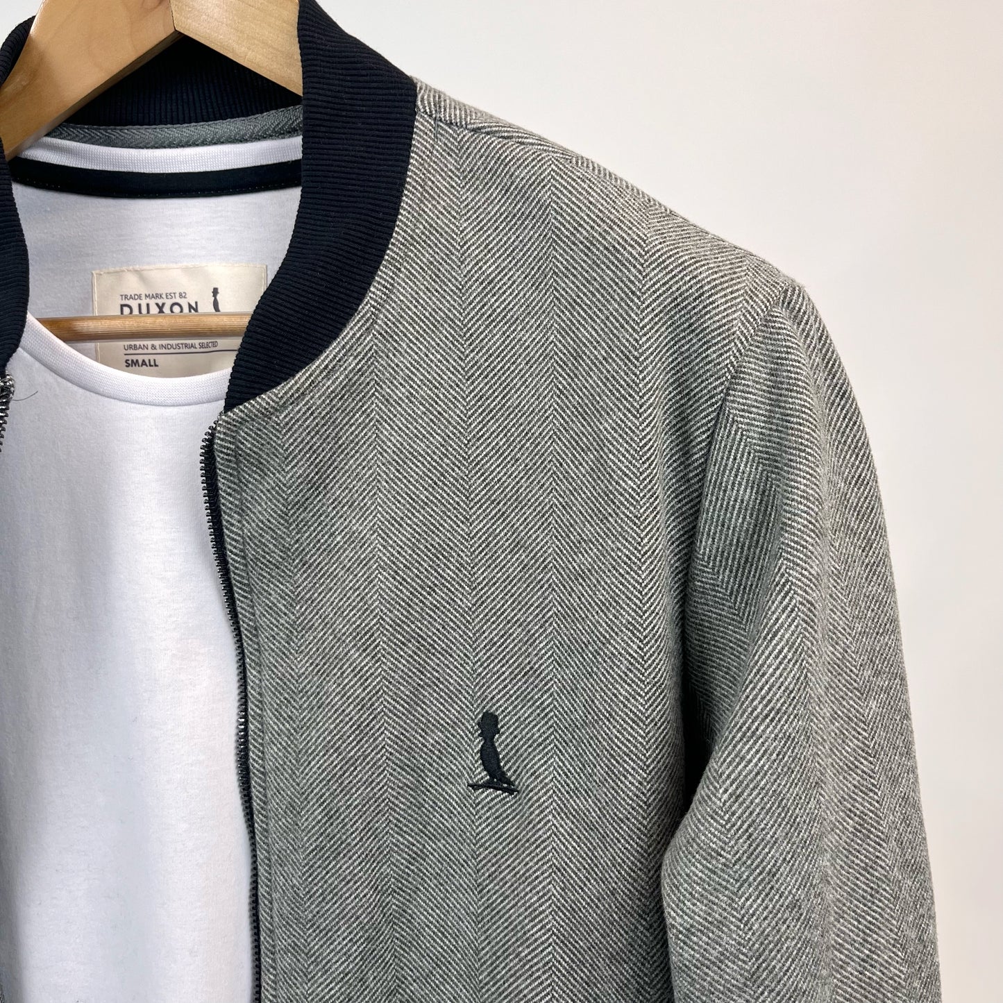 Bomber de paño en gris con puños en negro