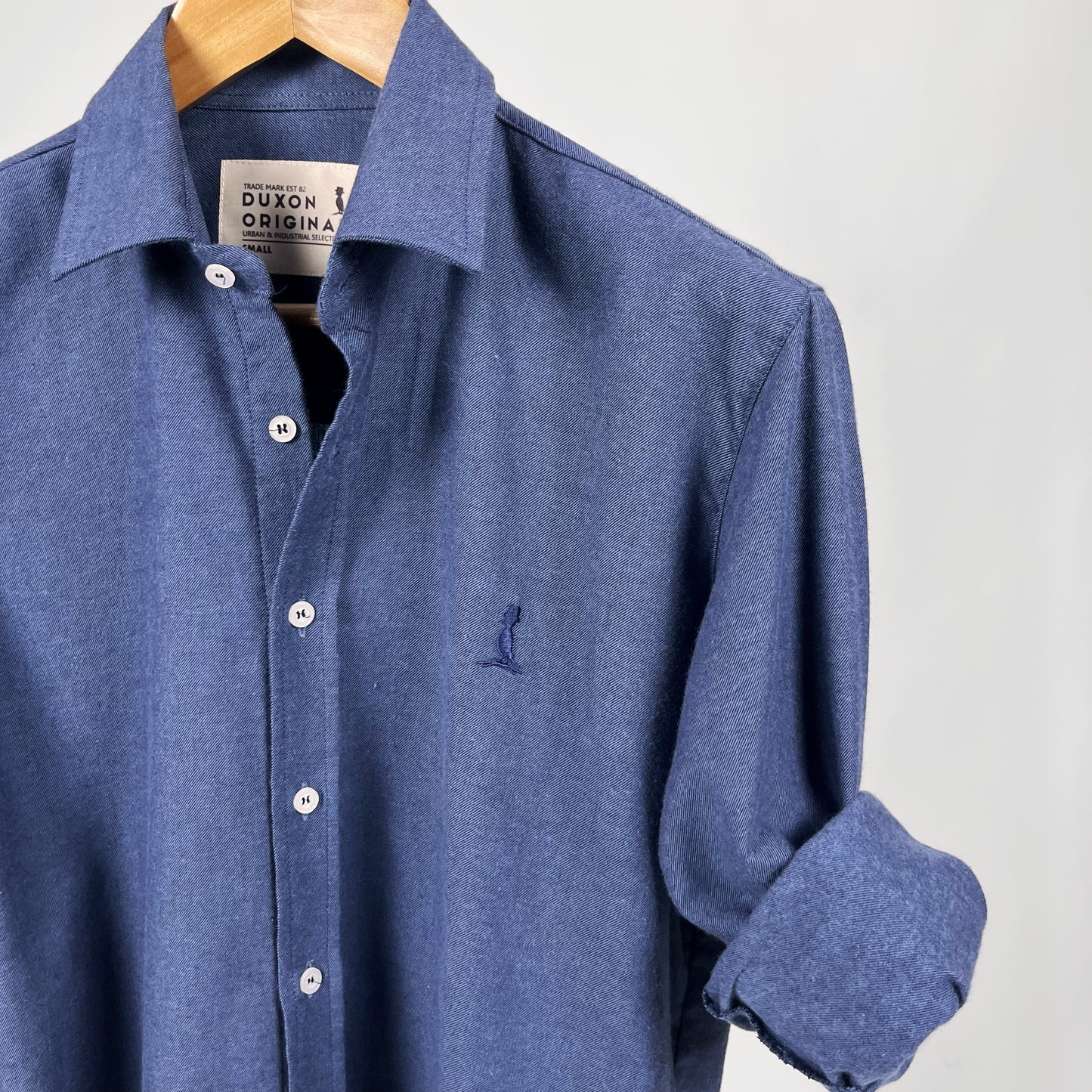 Camisa azul logo a tono