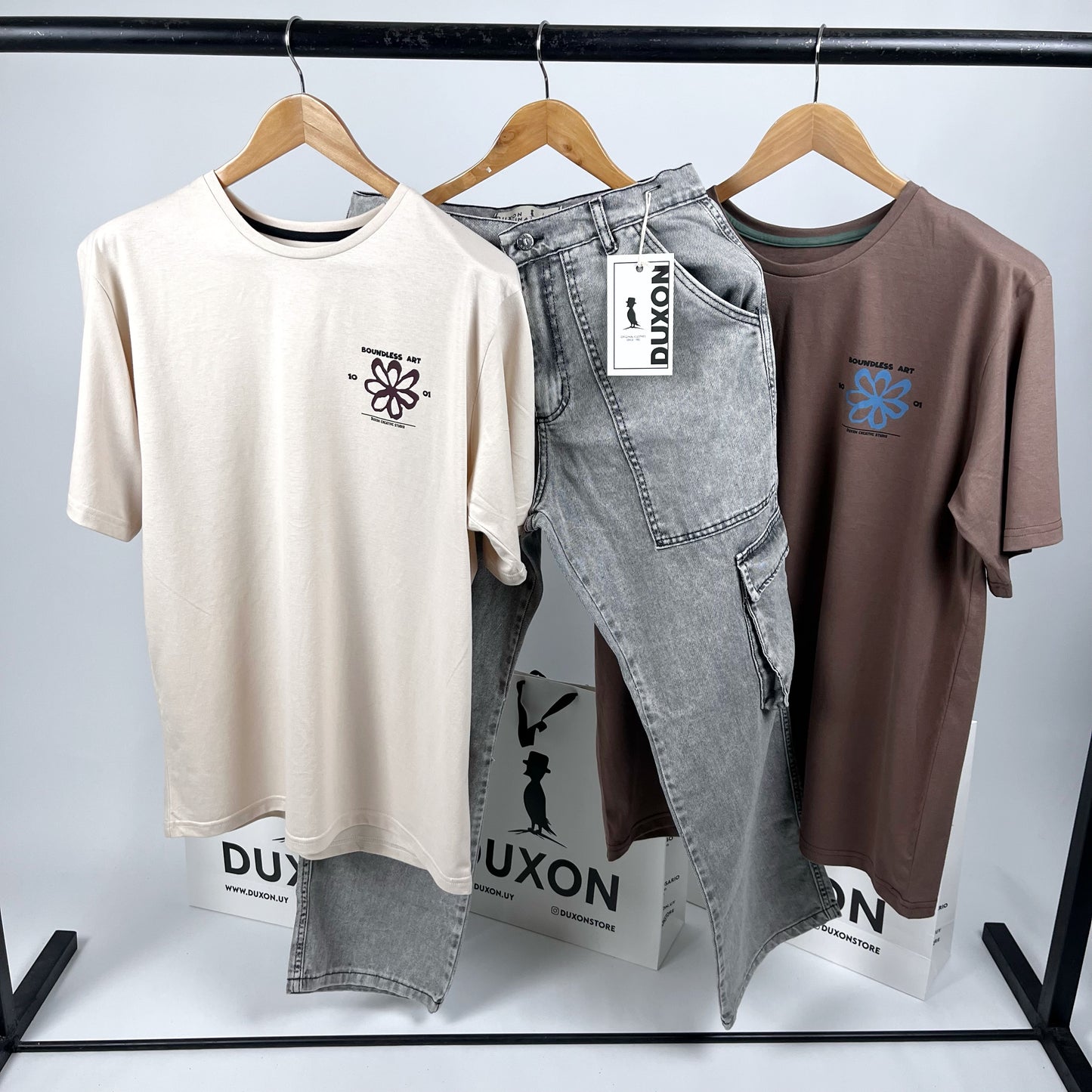 Remera doble estampa “Boundless” marrón