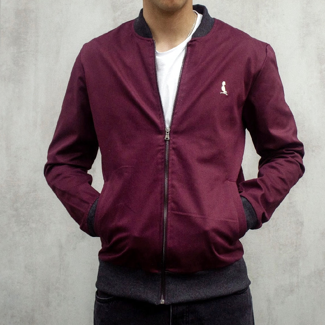 BOMBER ARIZONA EN GABARDINA BORDO CON PUÑO GRIS