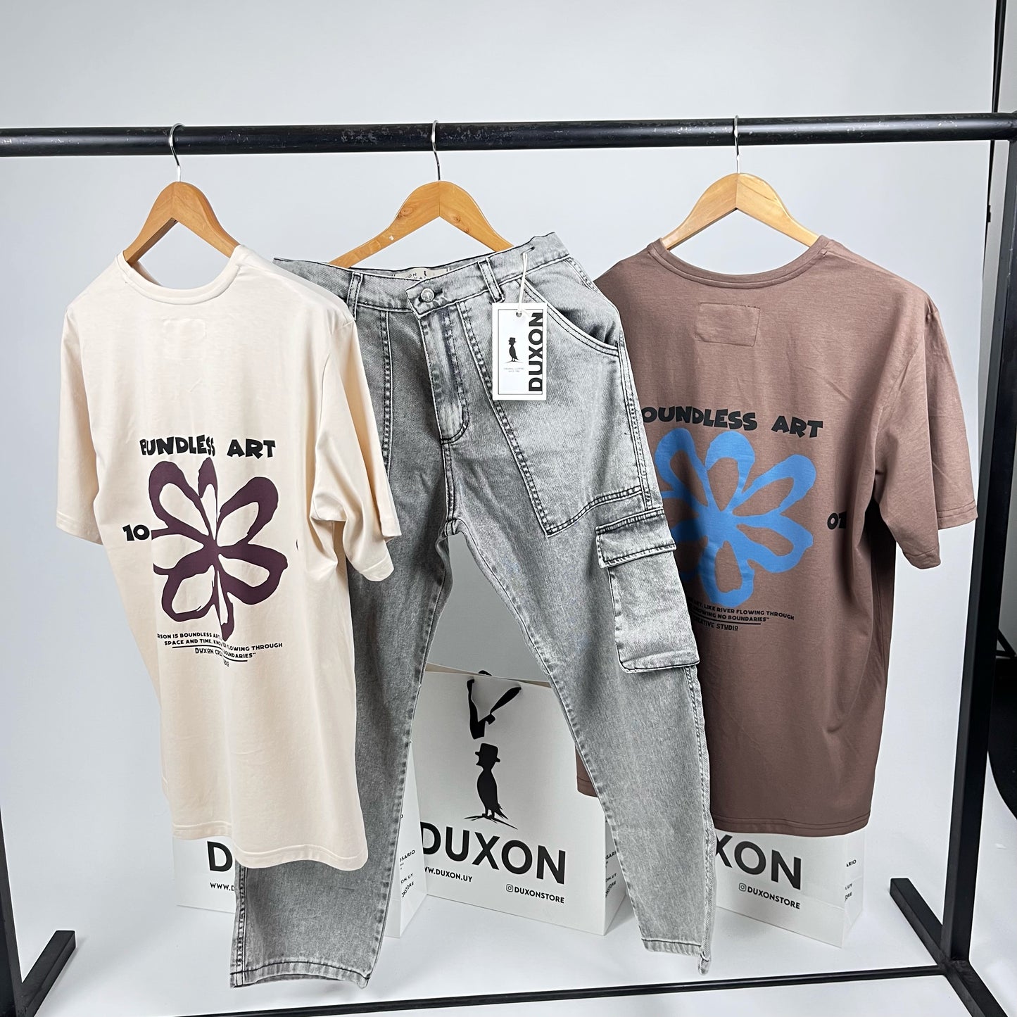 Remera doble estampa “Boundless” en crema