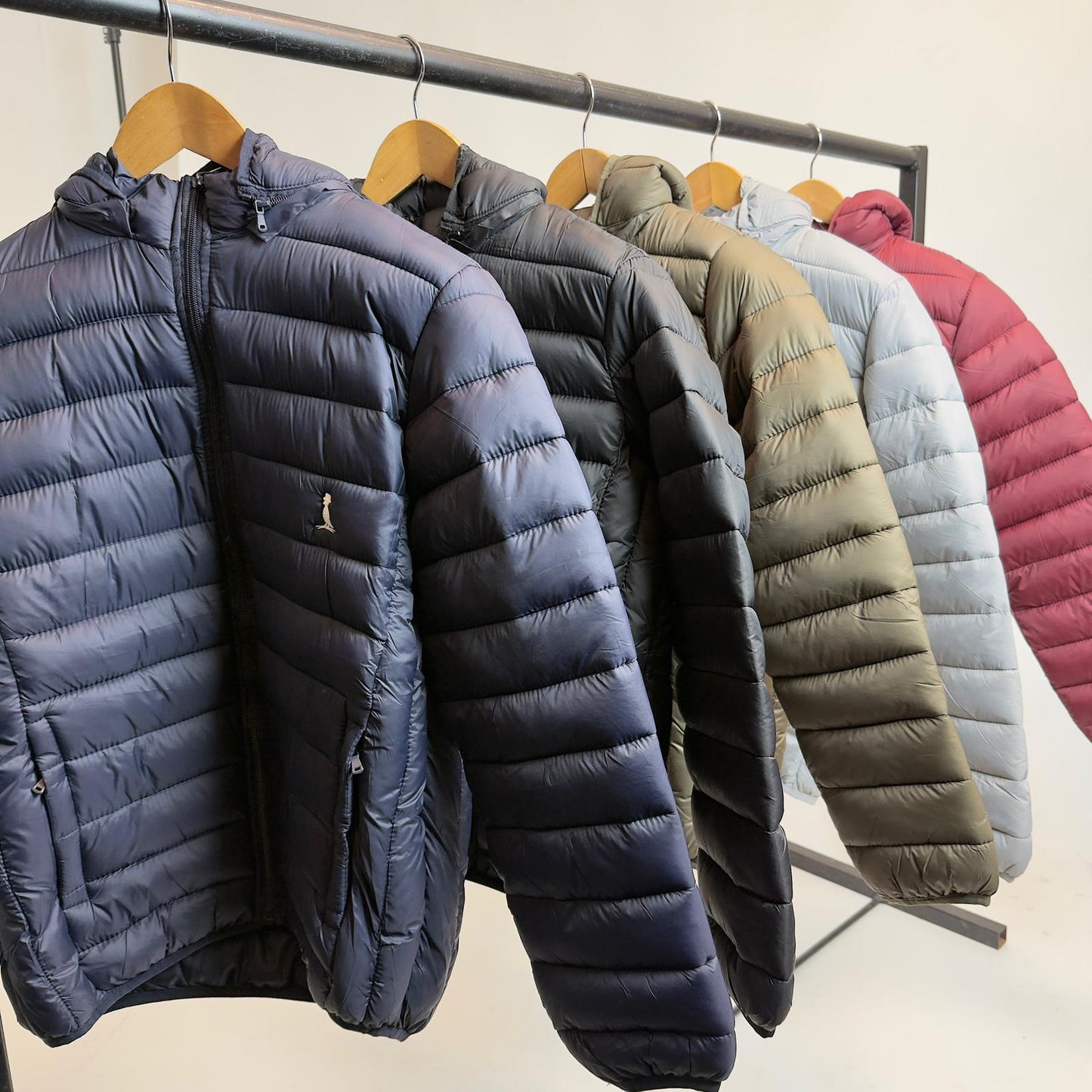 CAMPERA PUFFER, COLOR AZUL MARINO