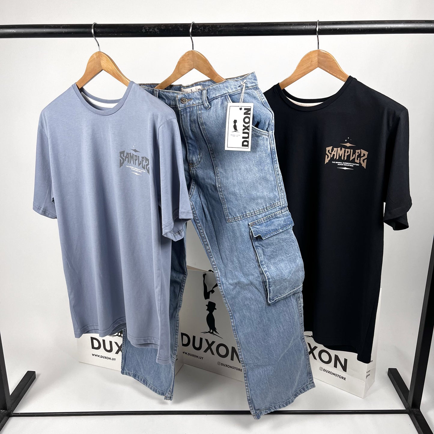 Remera doble estampa “Sample” en celeste