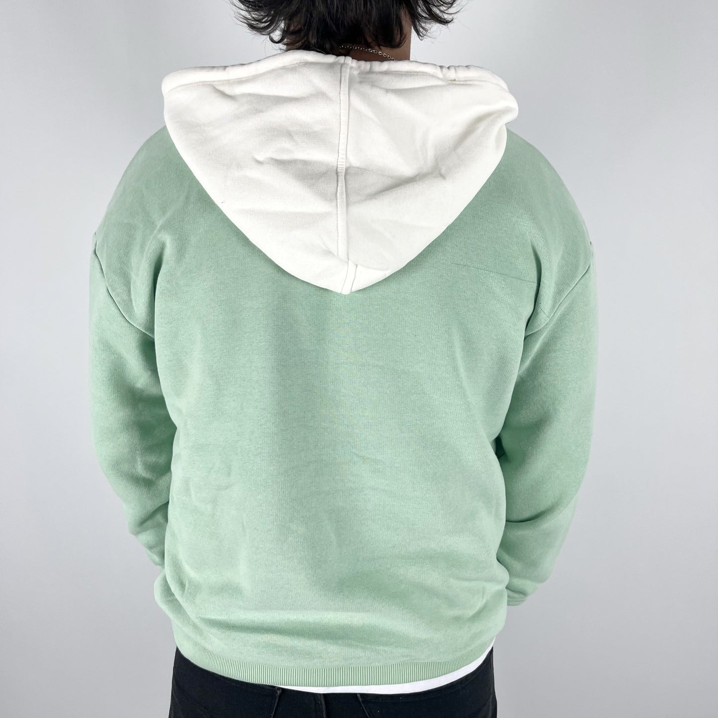 CANGURO HABANA verde agua con gorra y logo en natural