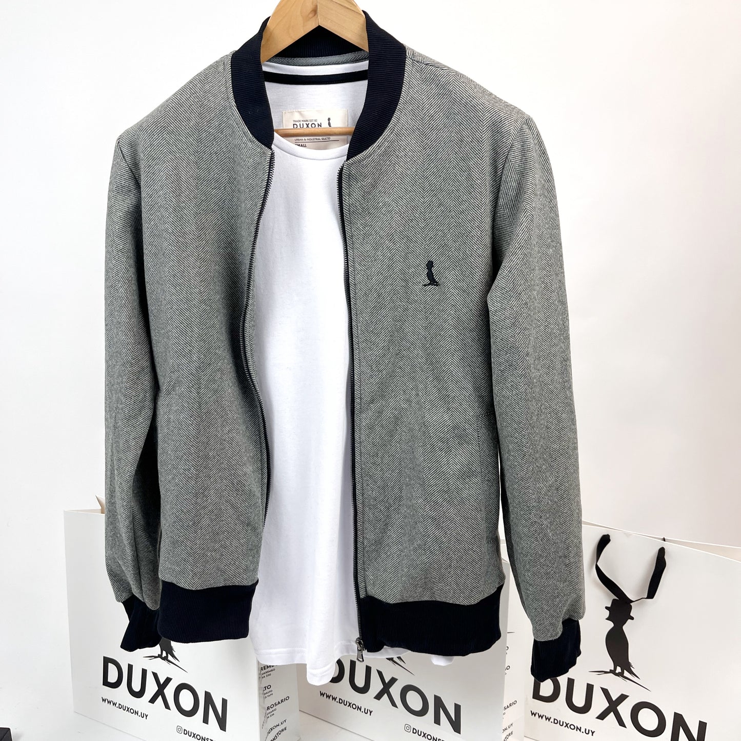 Bomber de paño en gris con puños en negro