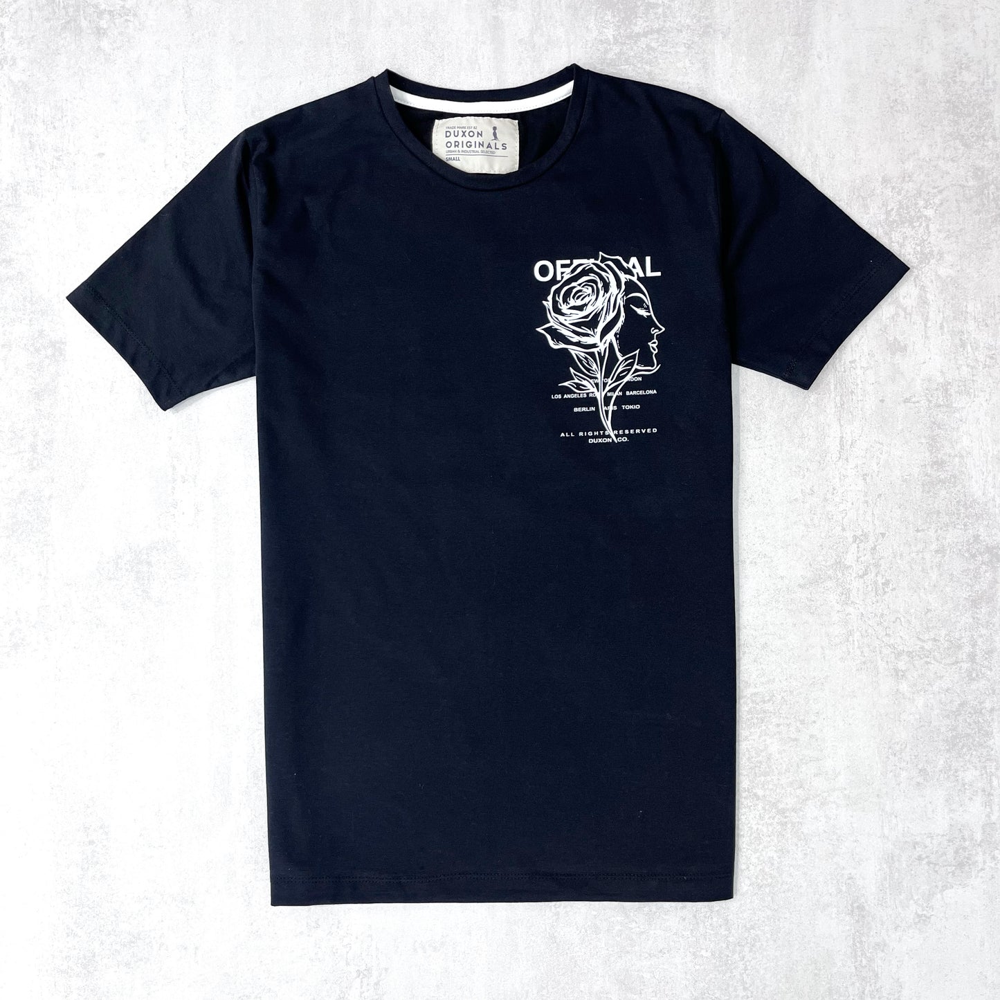 REMERA DOBLE ESTAMPA ROSA, COLOR NEGRO.