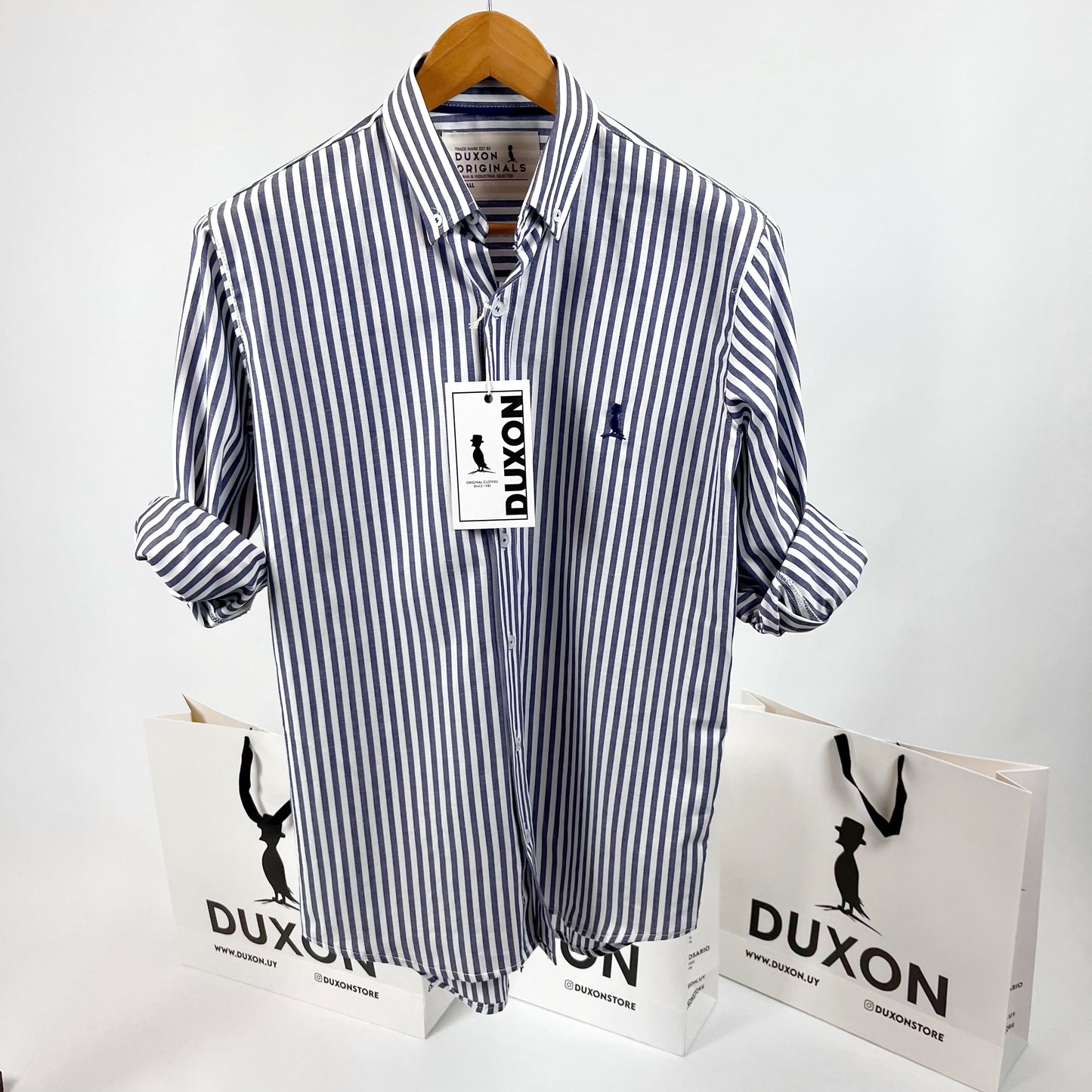 Camisa "Orox" a rayas azul marino con logo a tono.