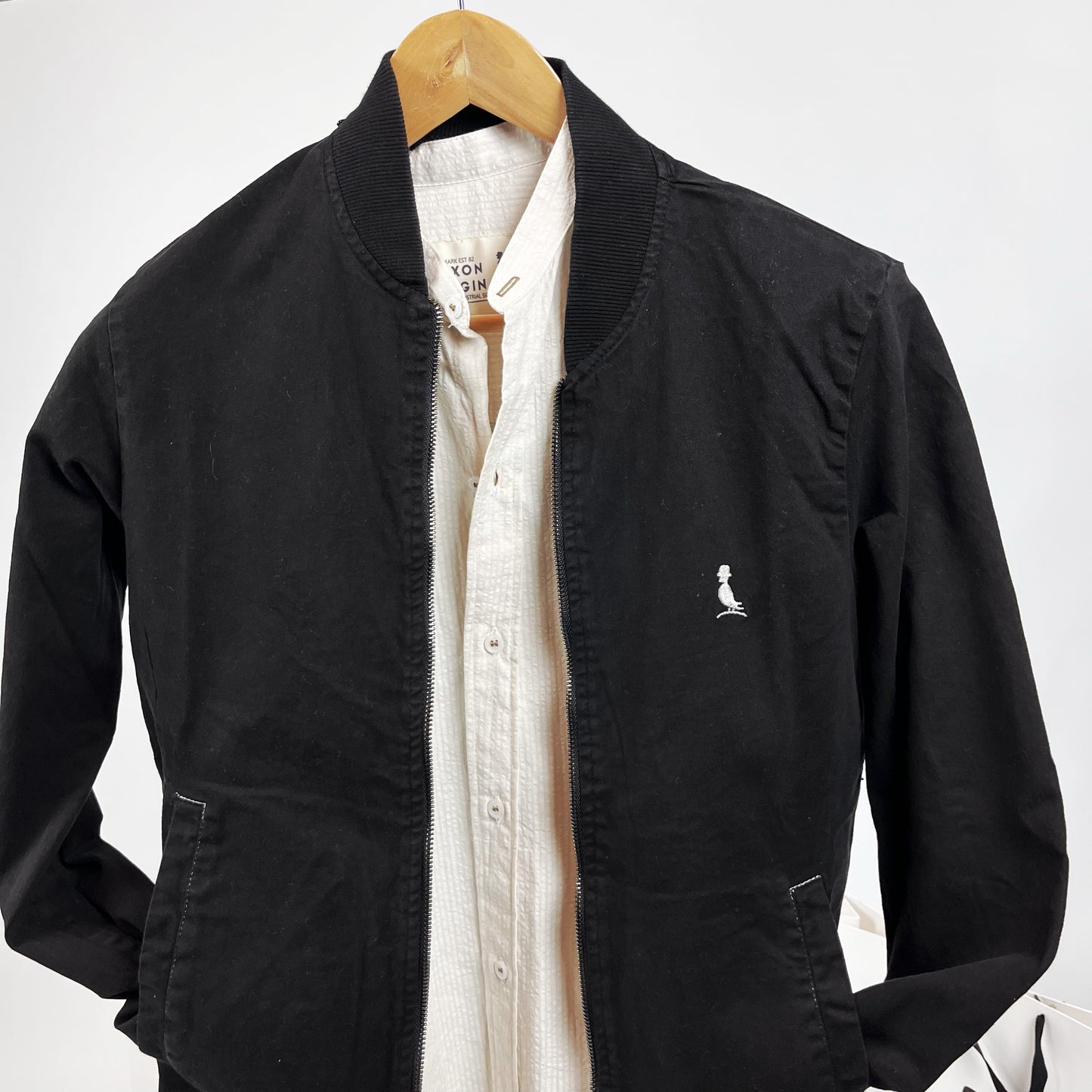 Bomber de gabardina en negro