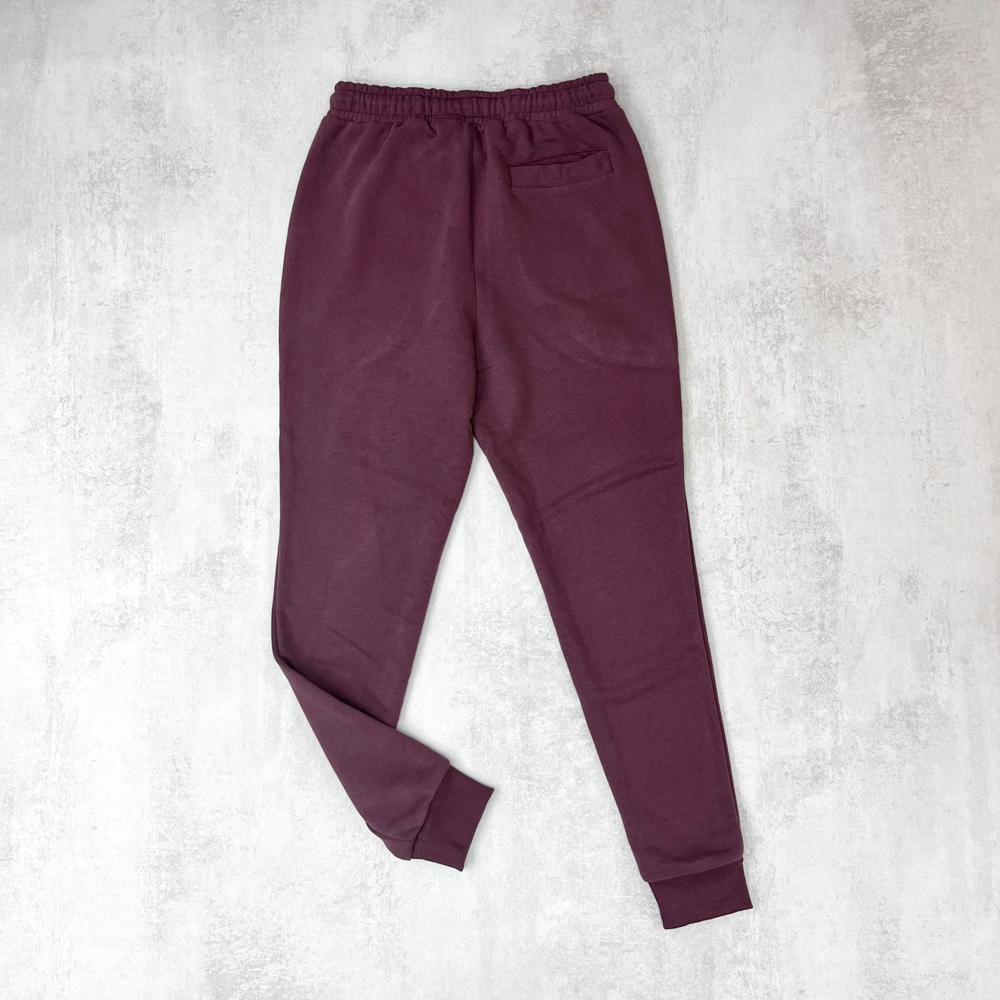 JOGGER CON PUÑO COLOR BORDÓ