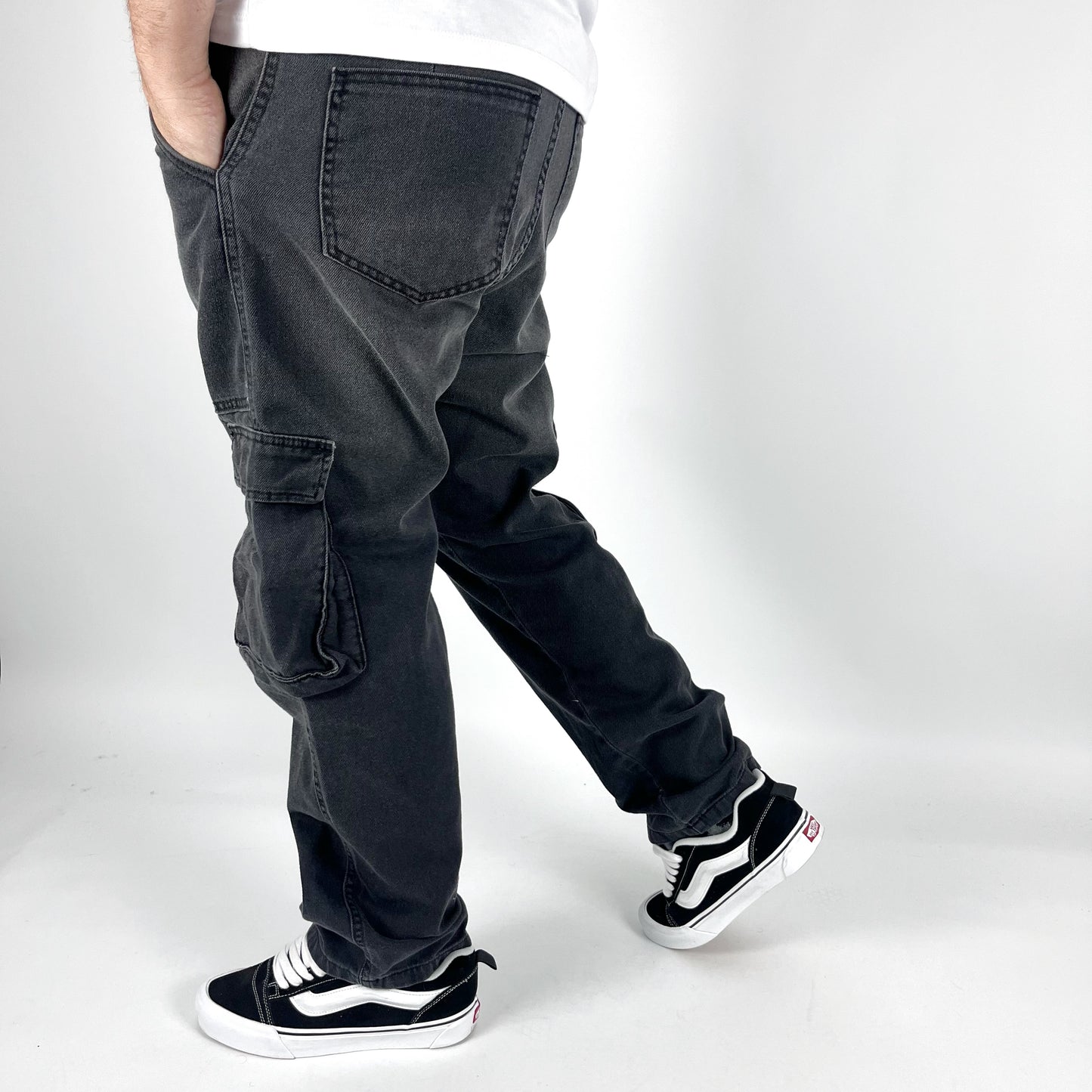 JEANS CARGO NEGRO LOCALIZADO