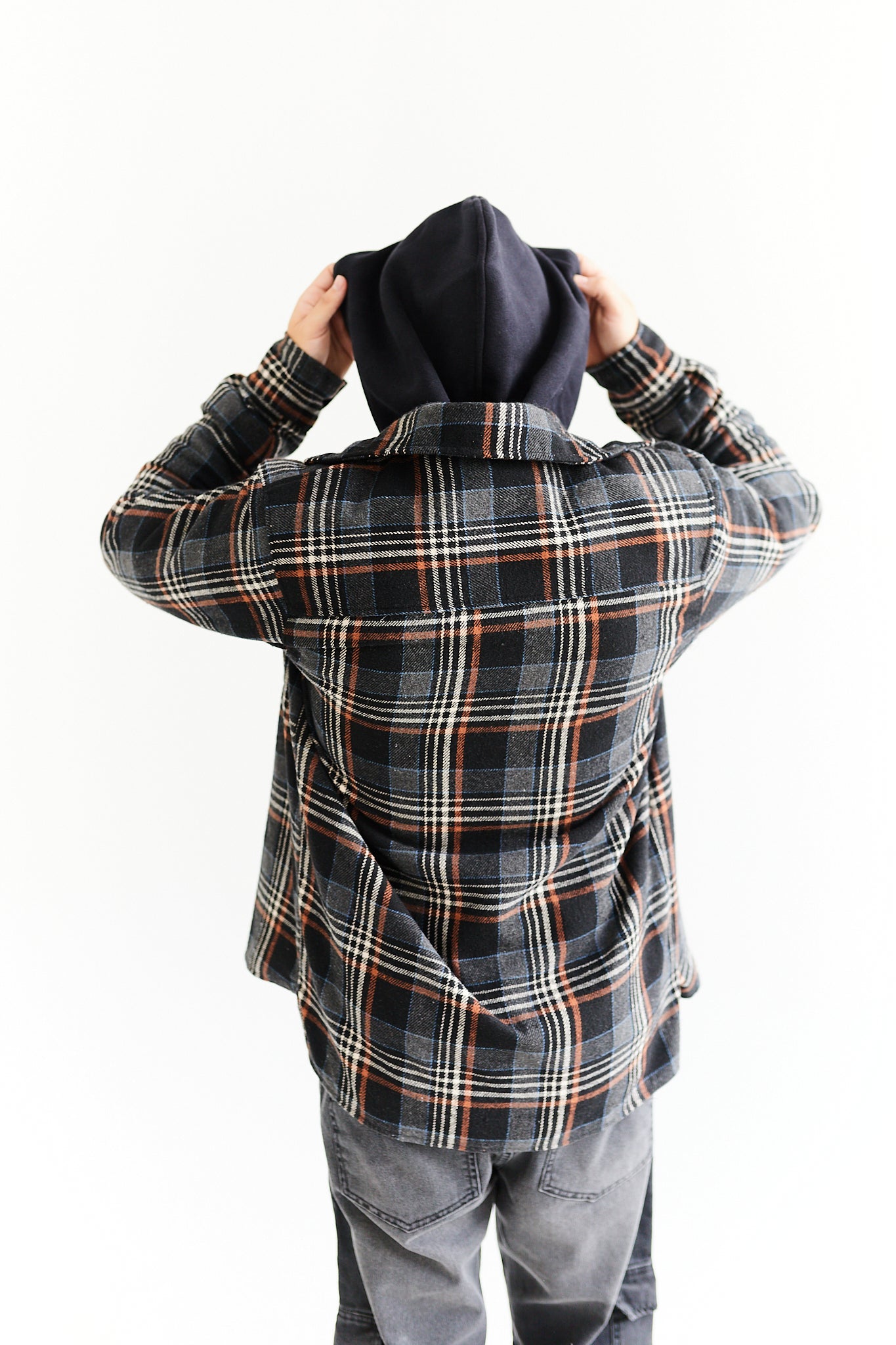 FLASH SALE 🔥50% OFF🔥 SOBRECAMISA DE PAÑO ESCOCESA COLOR NEGRO MARRON y GRIS
