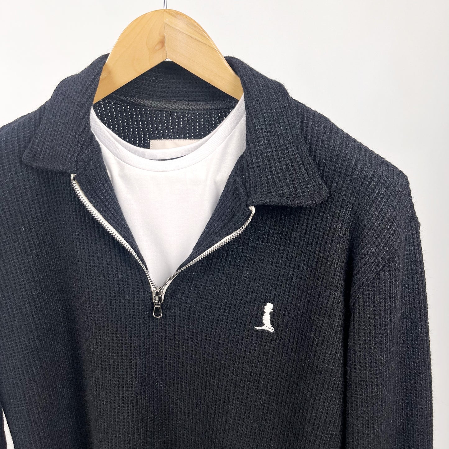 SWEATER POLO color negro