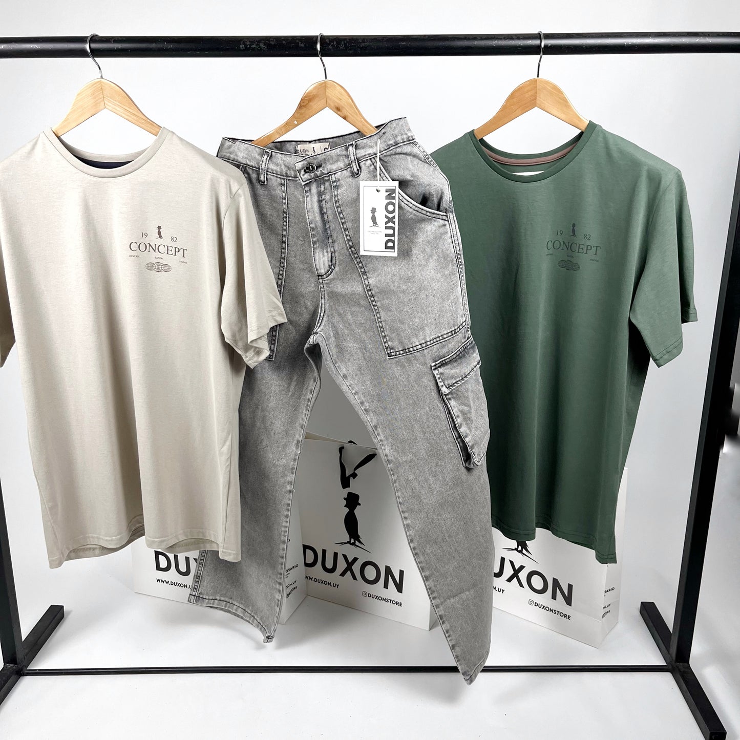 Remera doble estampa “Concept” en verde.