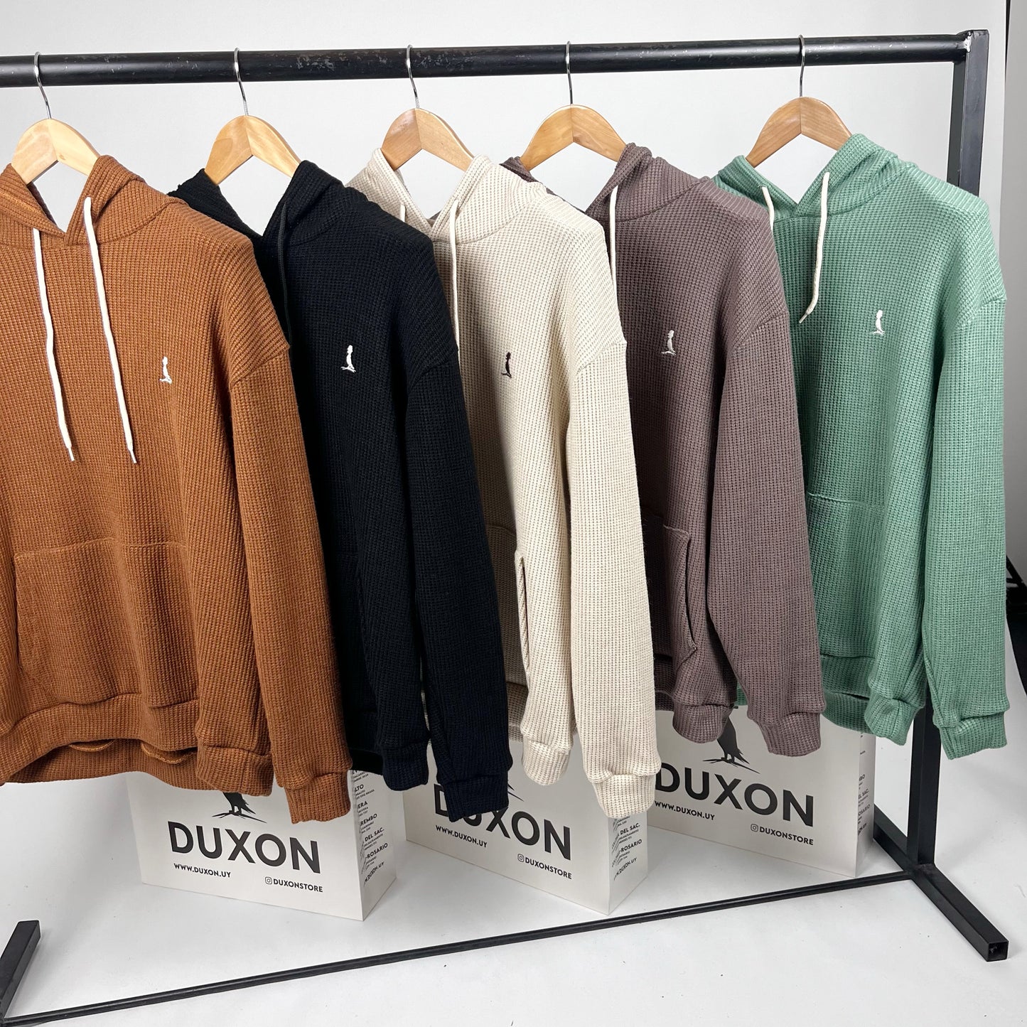 Canguro OVERSIZE tejido color negro.