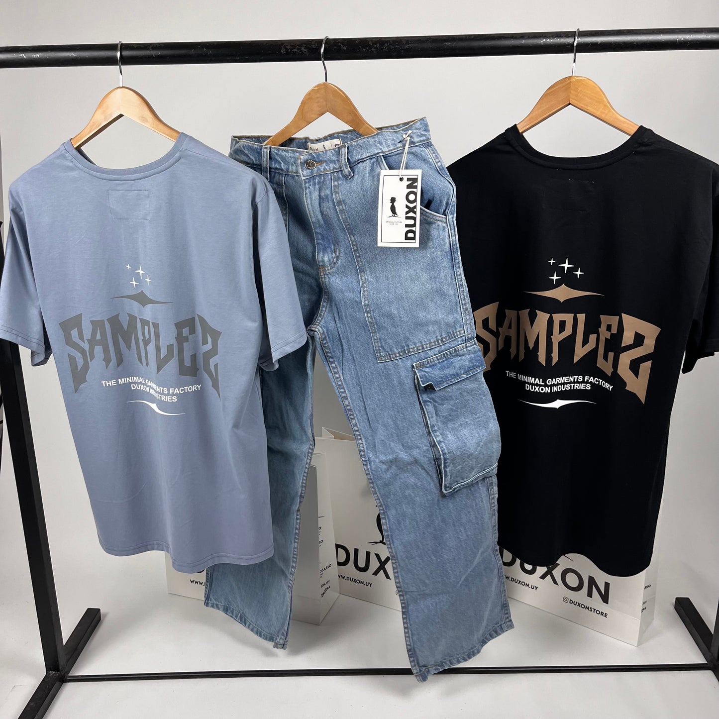 Remera doble estampa “Sample”