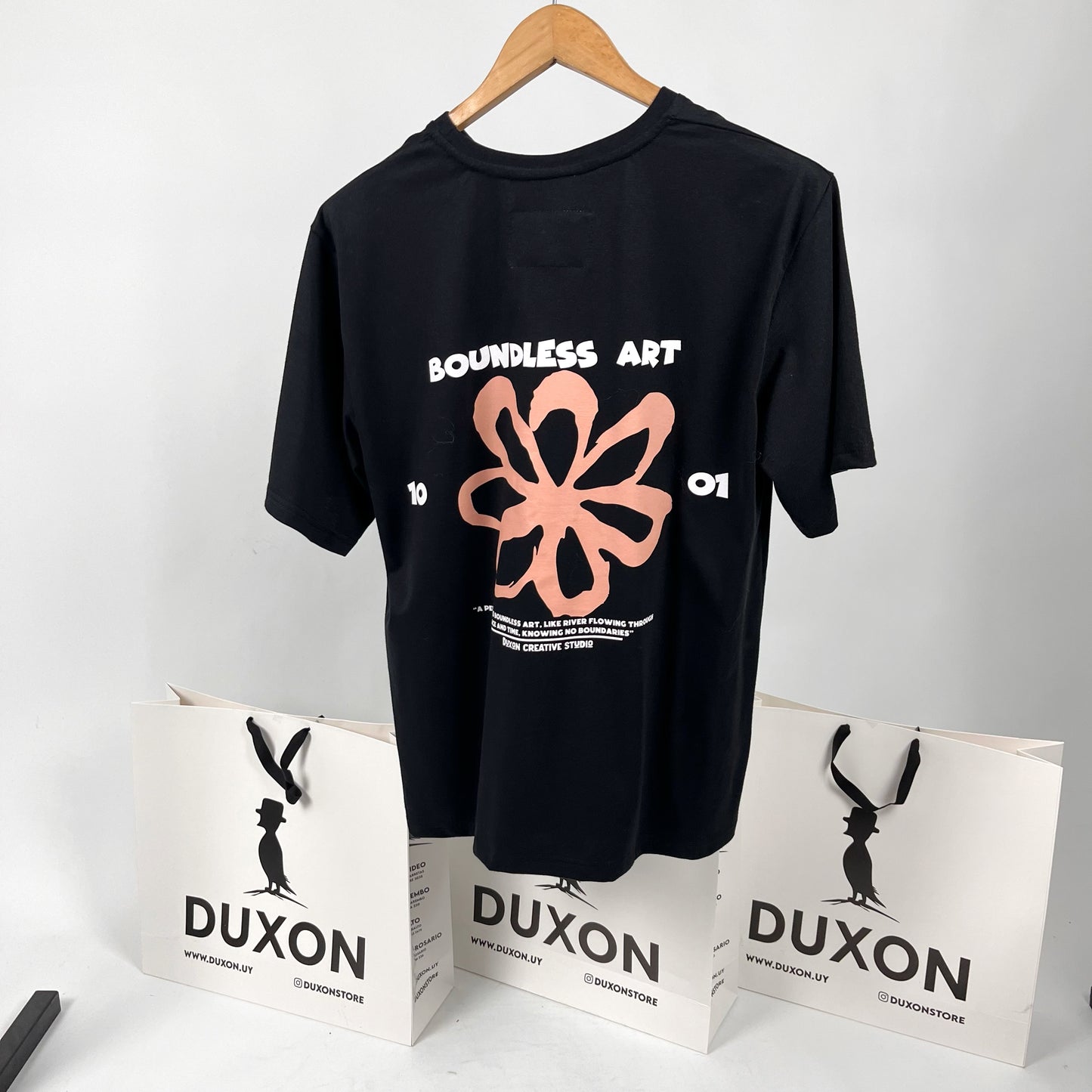 Remera doble estampa “Boundless art”