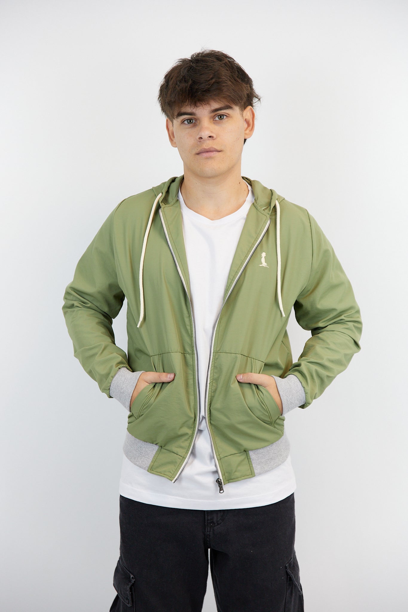 CAMPERA NYLON CON CAPUCHA