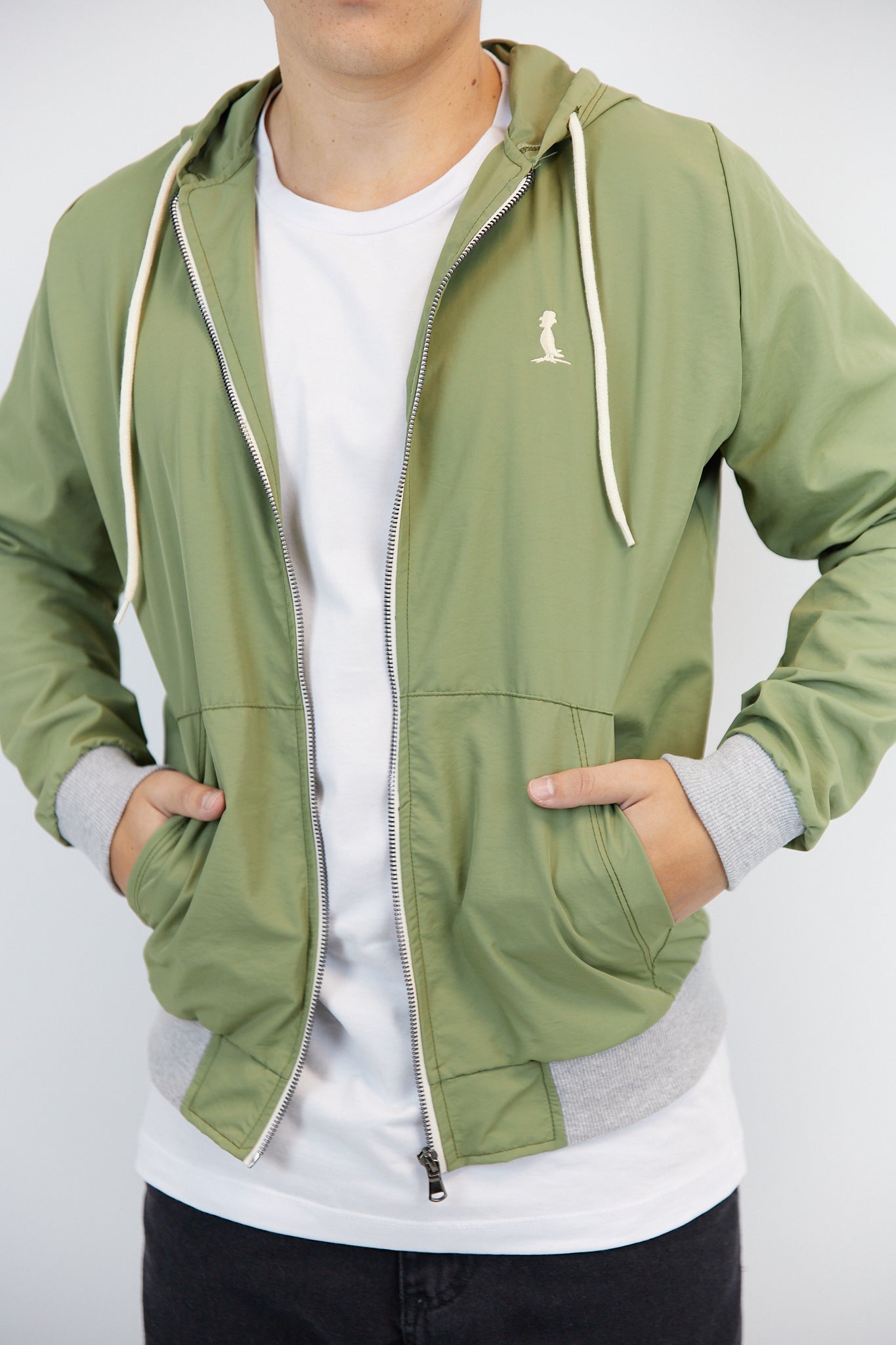 CAMPERA NYLON CON CAPUCHA