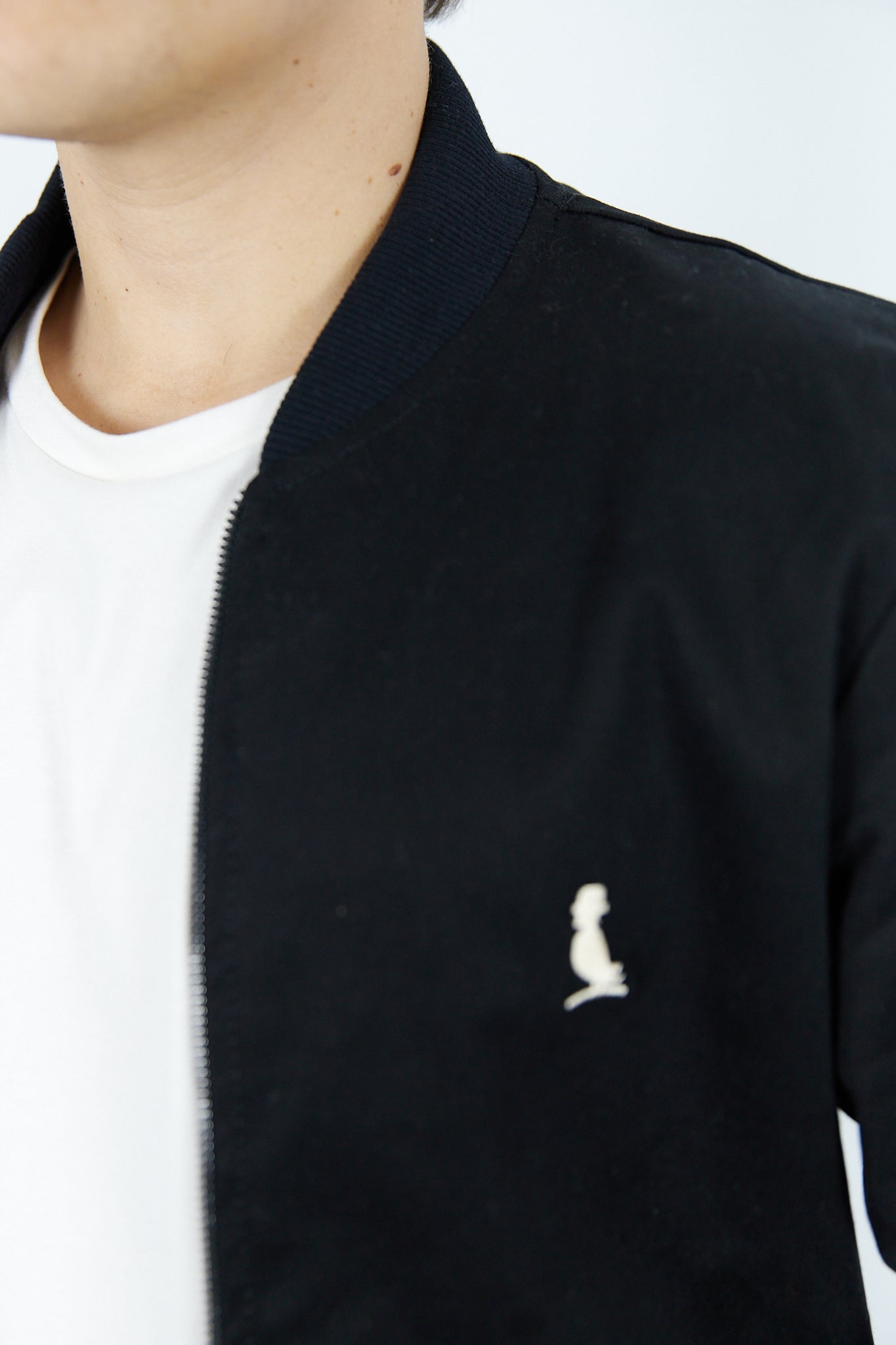 Bomber de gabardina en negro
