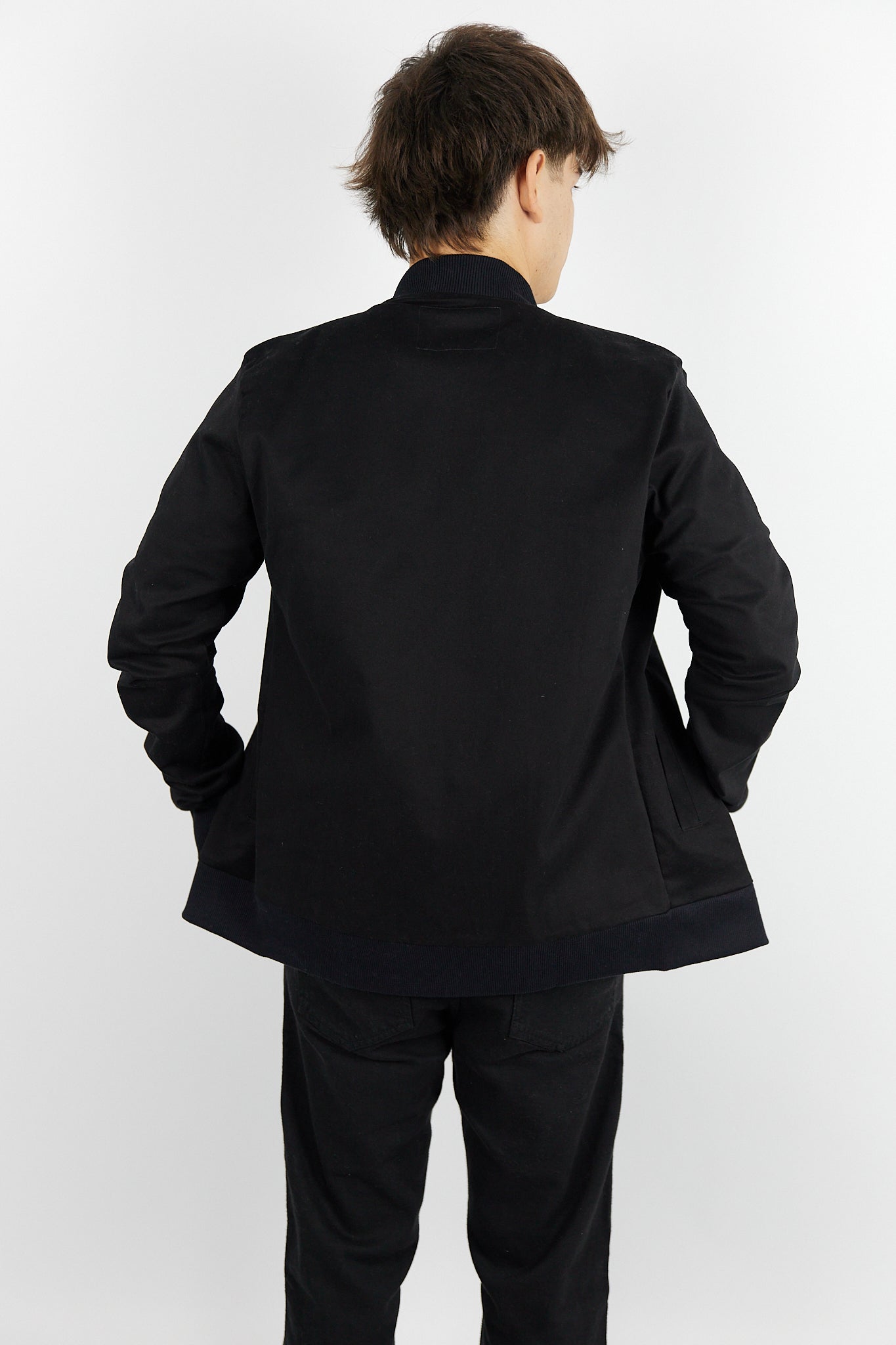 Bomber de gabardina en negro