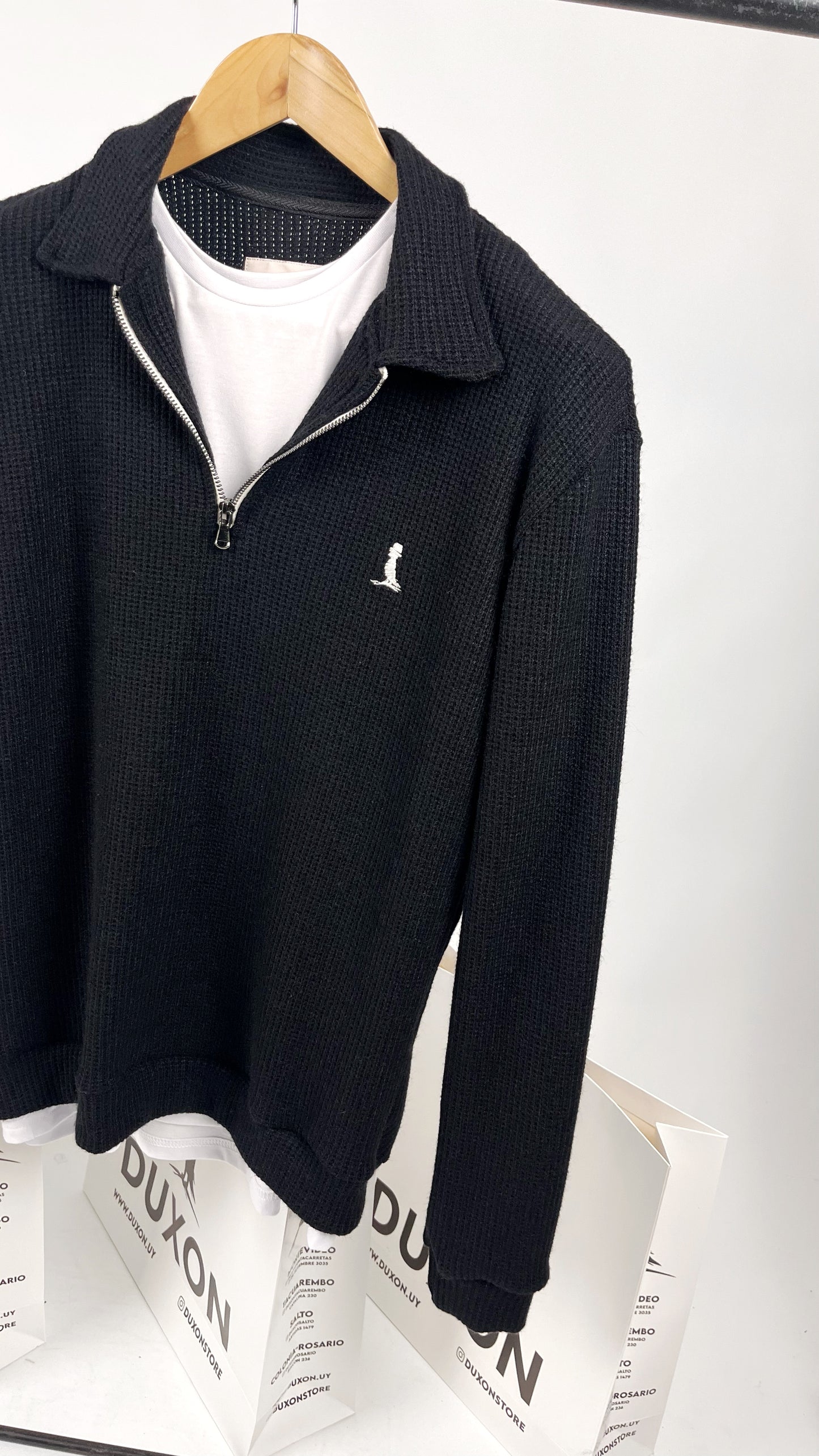 SWEATER POLO color negro