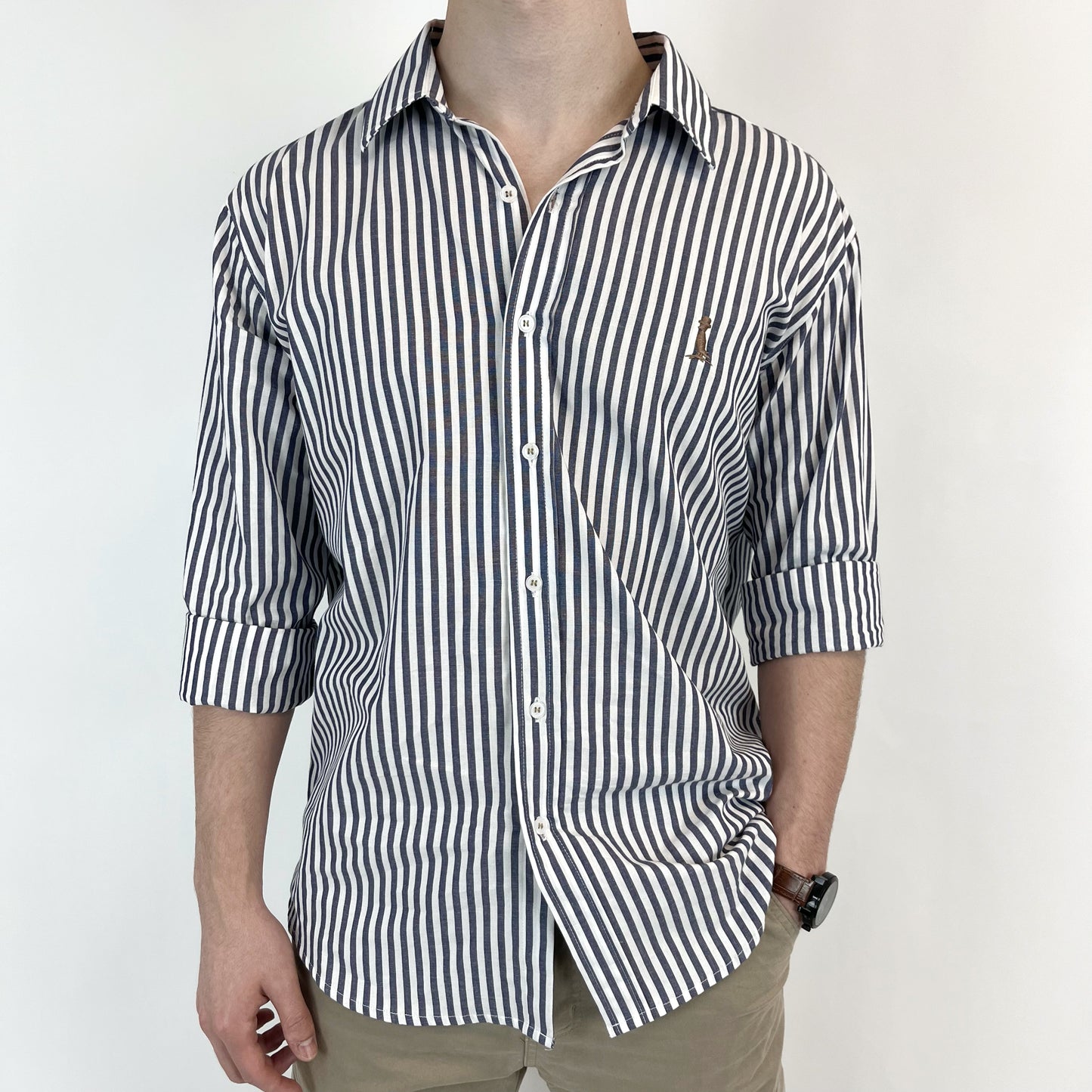Camisa "Orox" a rayas azul marino con logo a tono.