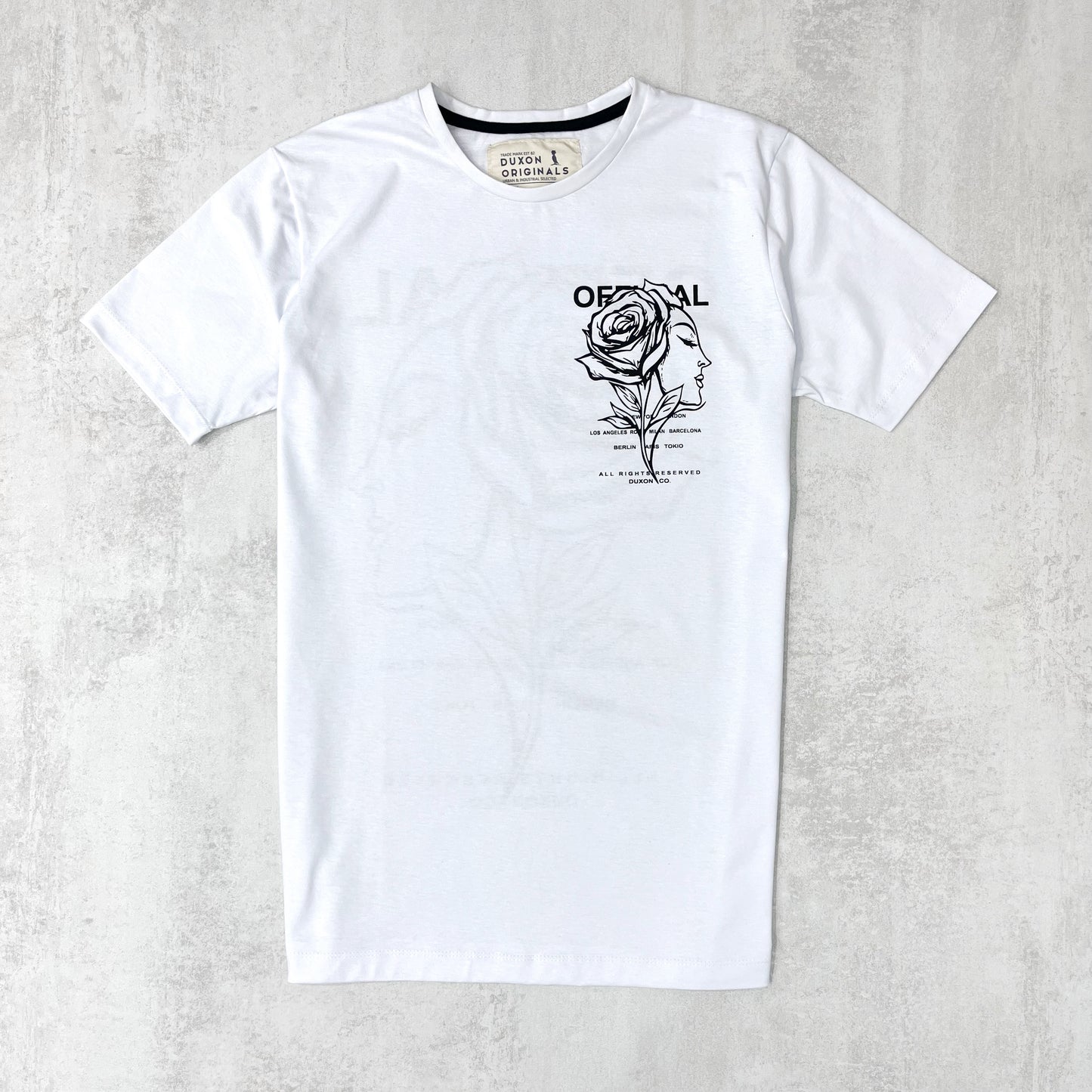 REMERA DOBLE ESTAMPA DE ROSA, COLOR BLANCO.