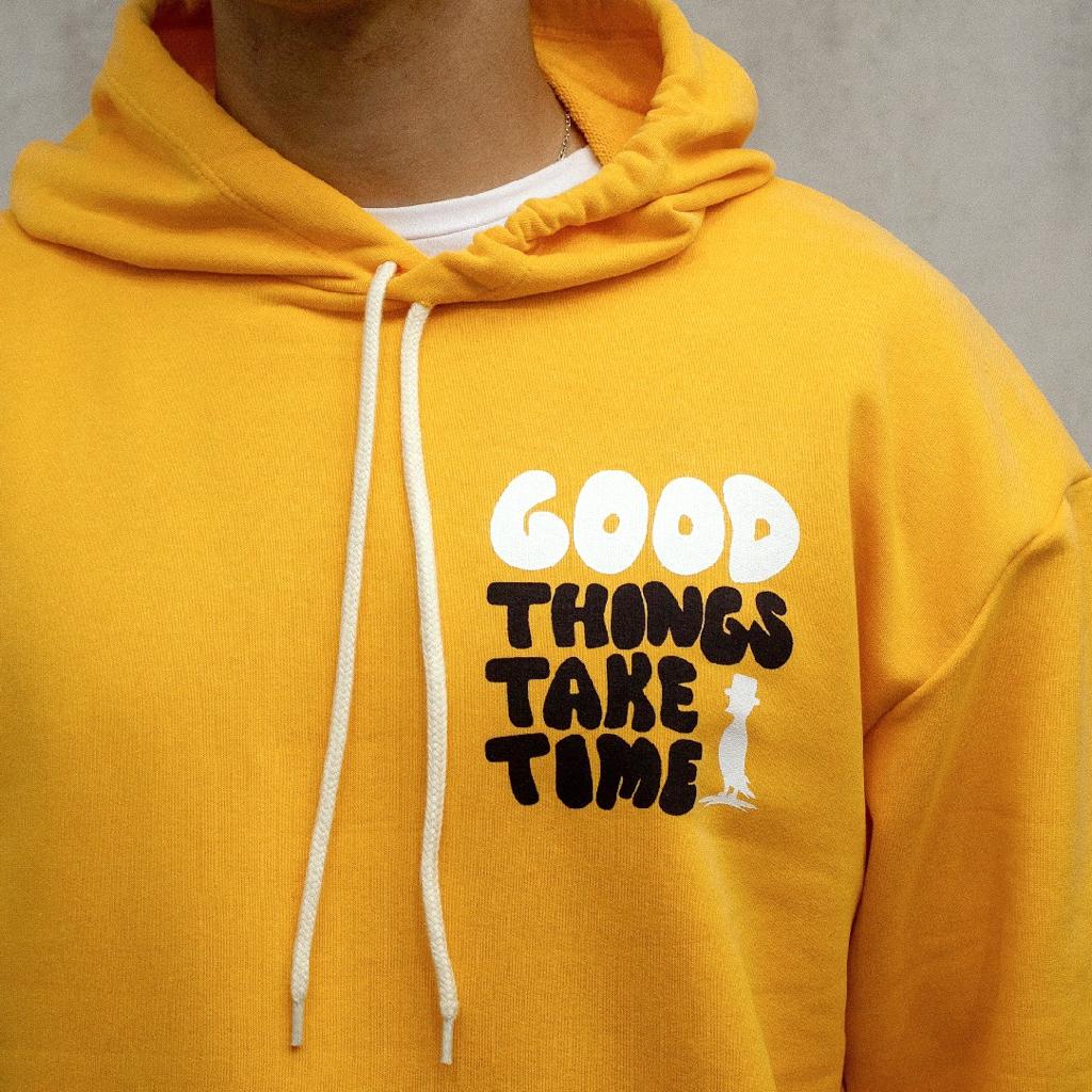 CANGURO SIN FELPA DOBLE ESTAMPA GOOD THINGS TAKE TIMES