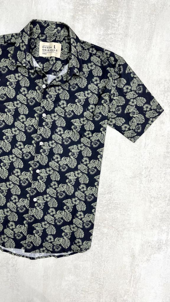 25% OFF ⚠️ CAMISA MANGA CORTA ESTAMPADA NEGRA HOJAS VERDES ÚLTIMA TALLE L