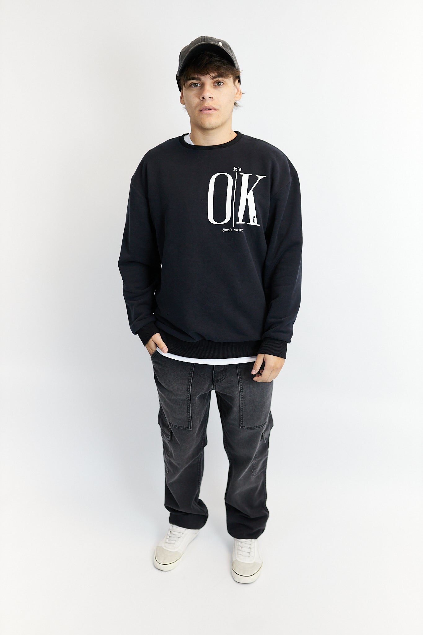 BUZO OVERSIZE DOBLE ESTAMPA “IT’S OK” EN NEGRO