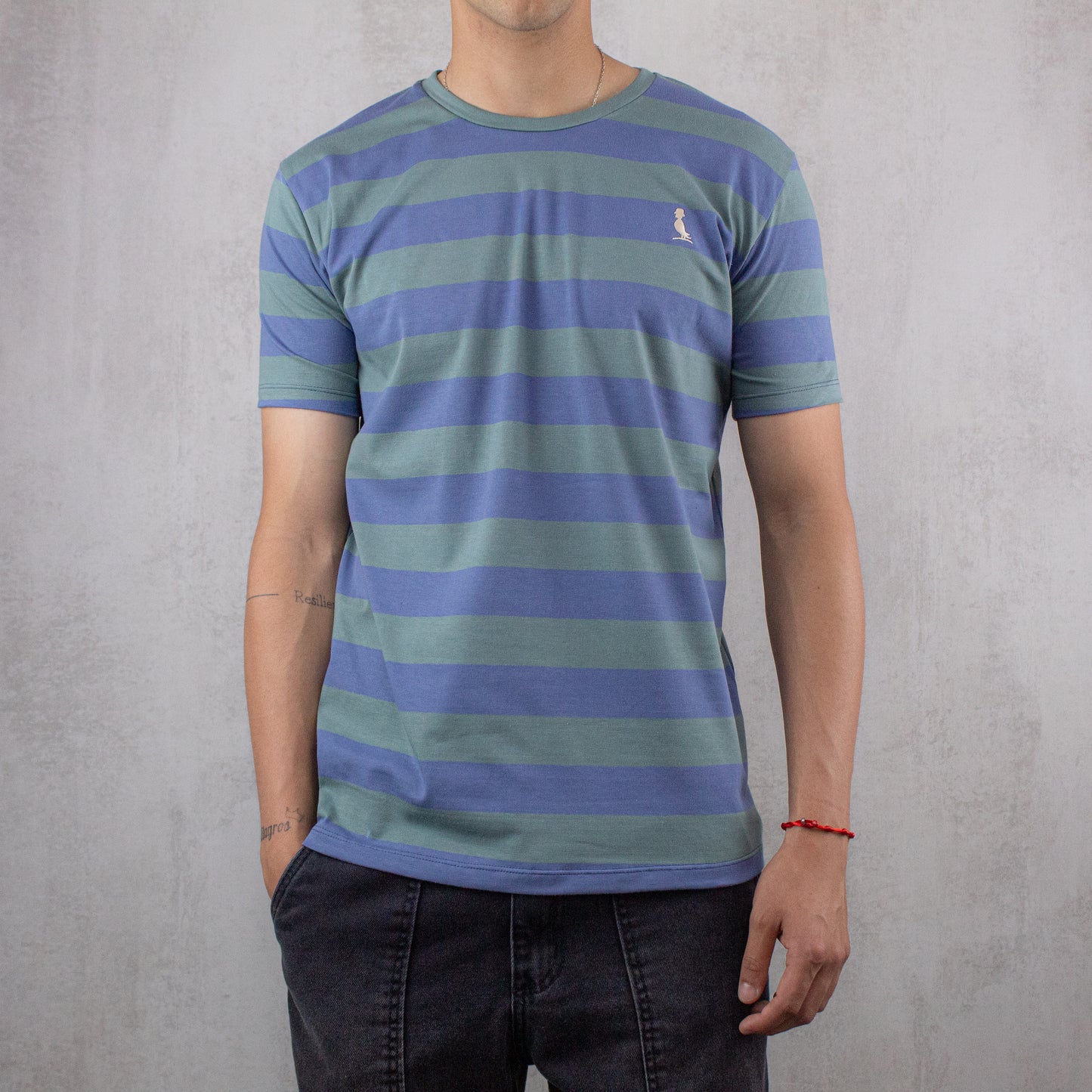 REMERA A RAYAS CUELLO A LA BASE