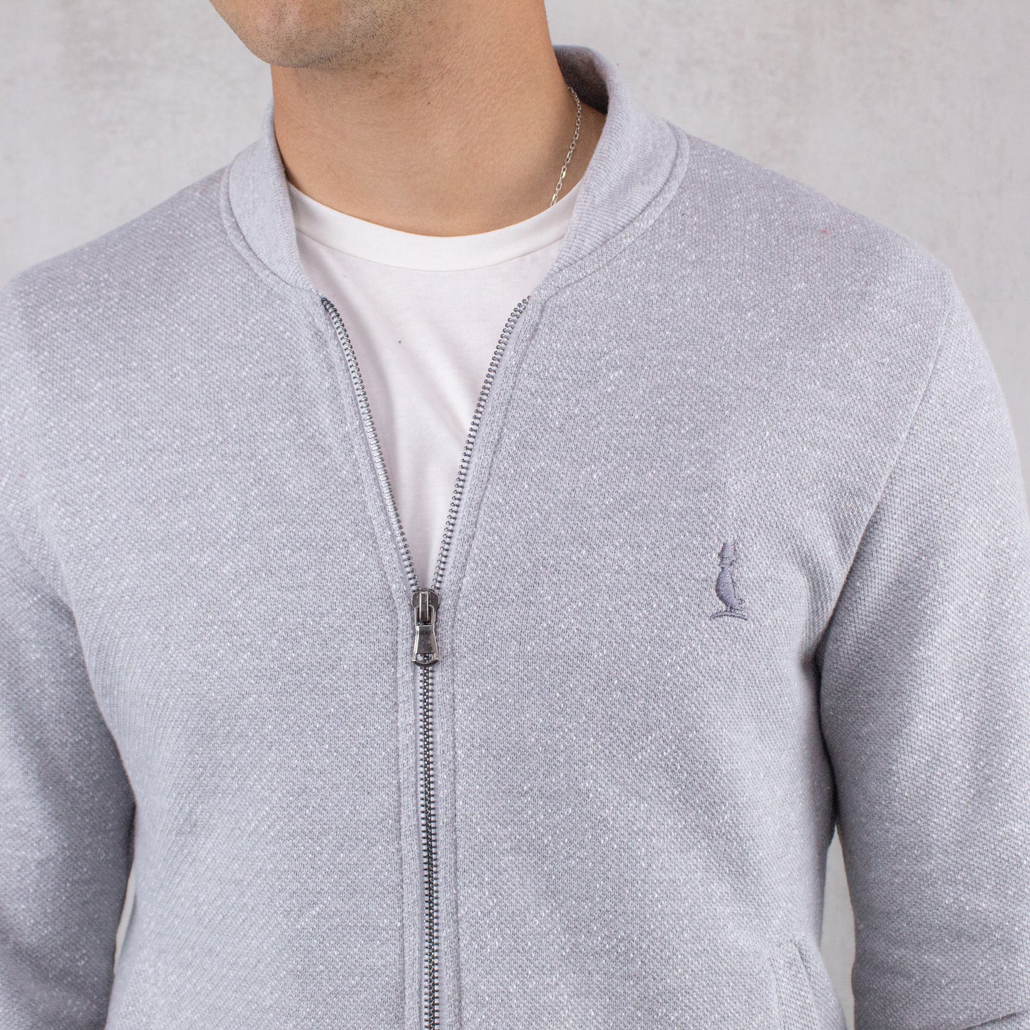 BOMBER DE PUNTO, COLOR GRIS