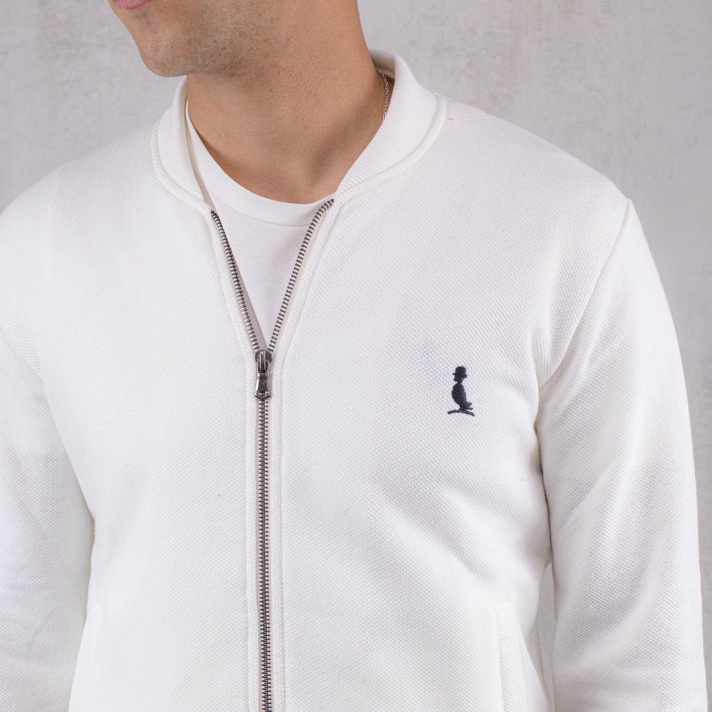 BOMBER DE PUNTO, COLOR BLANCO.