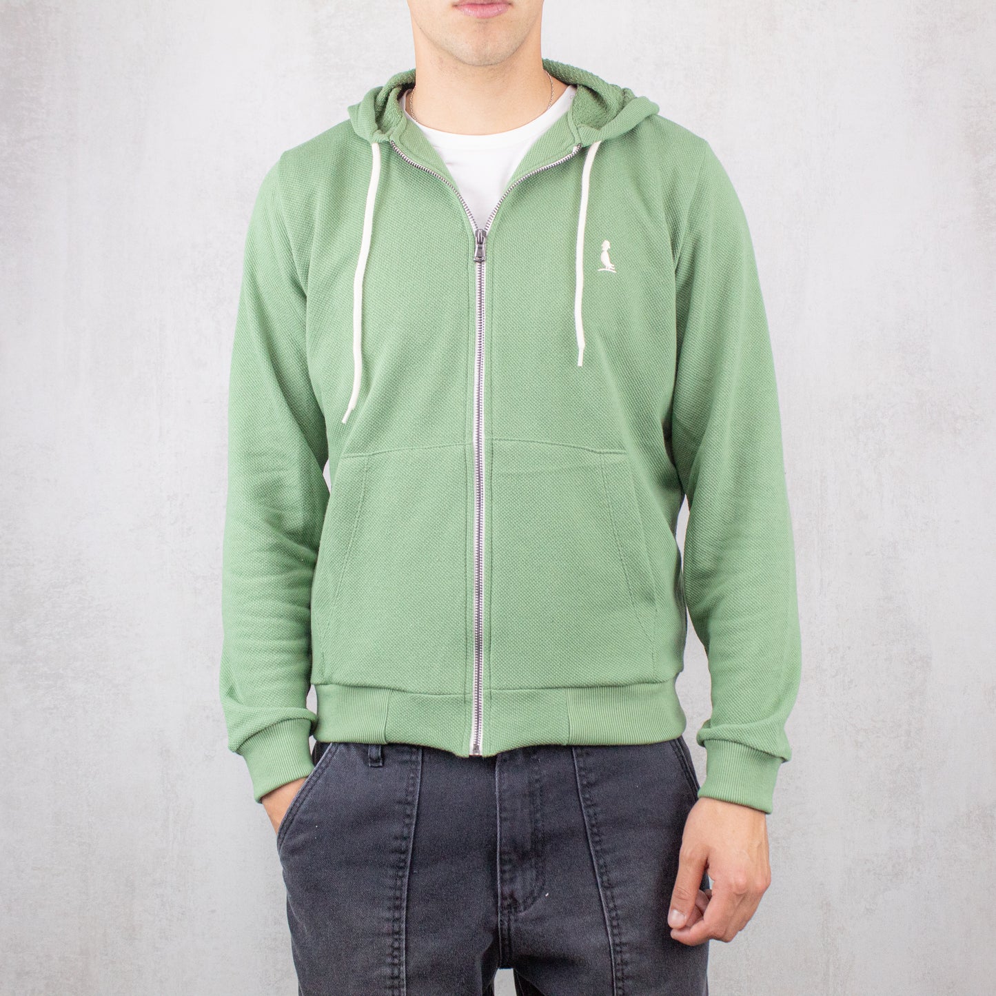 CAMPERA "DANKO" , CON CAPUCHA COLOR VERDE.