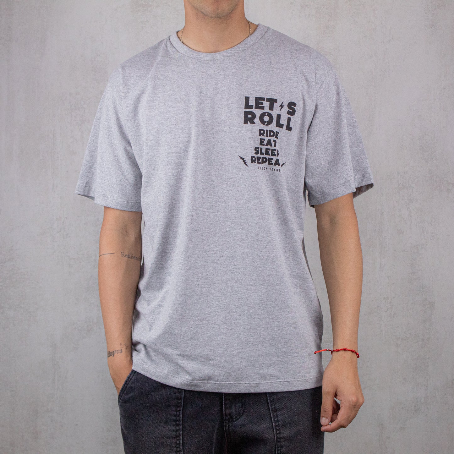 REMERA OVERSIZE "LET´S ROLL" DOBLE ESTAMPA.