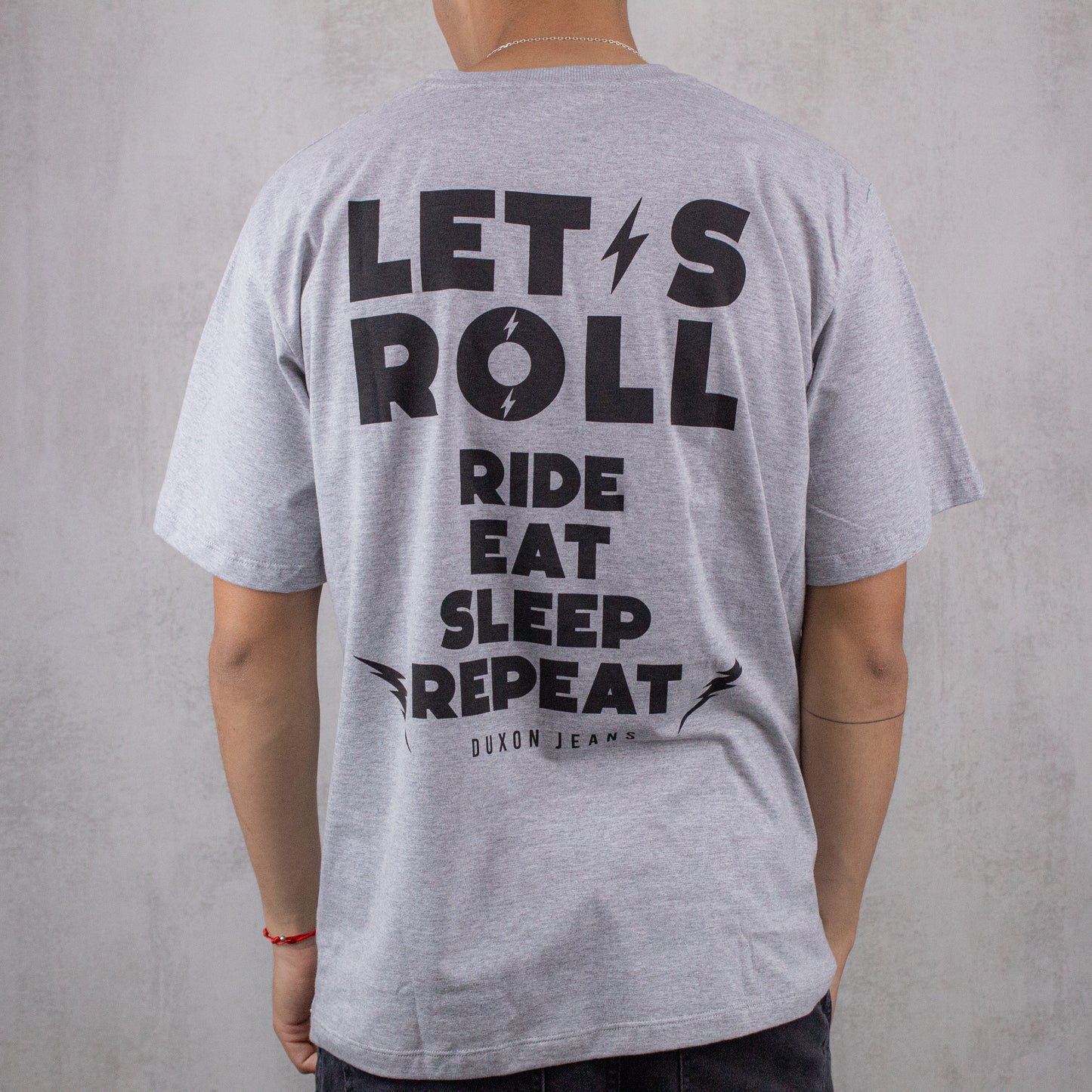 REMERA OVERSIZE "LET´S ROLL" DOBLE ESTAMPA.