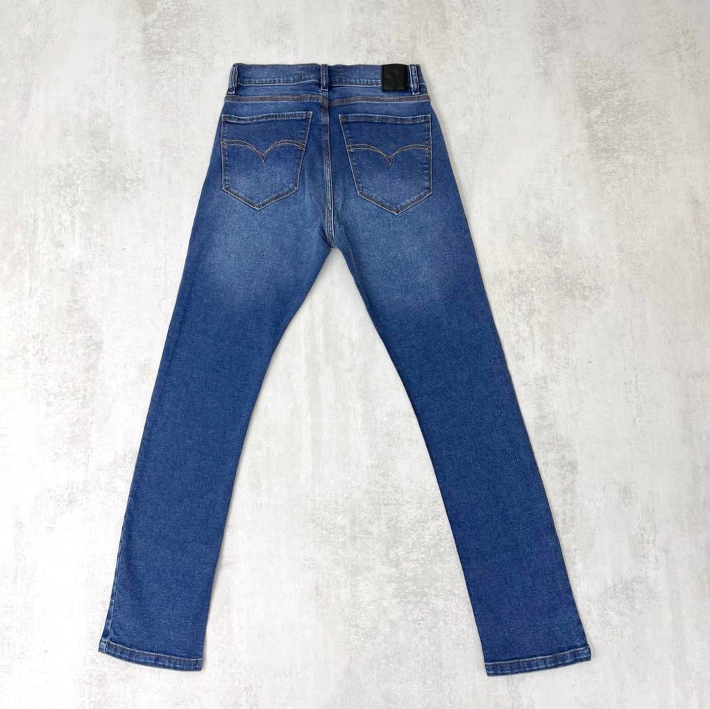 JEAN SKINNY AZUL LOCALIZADO