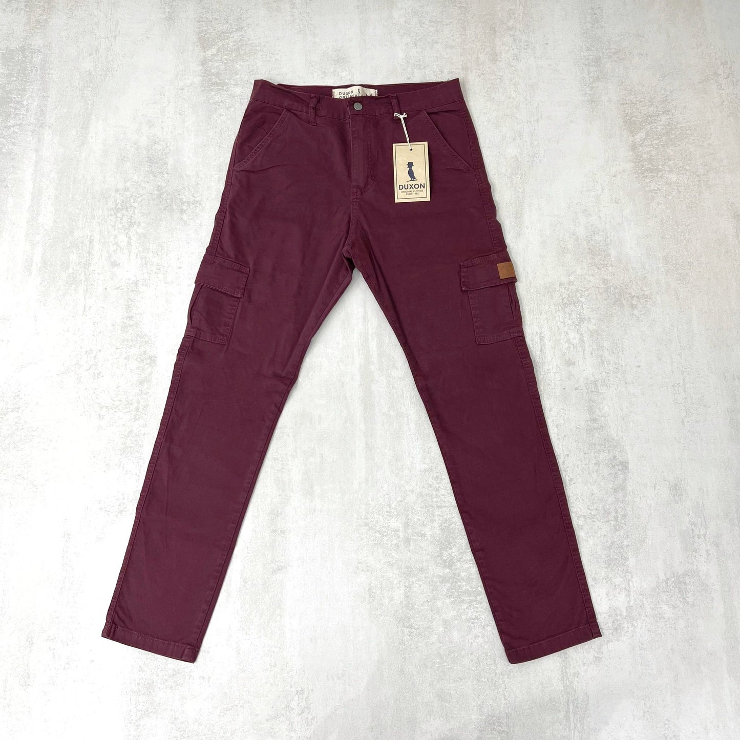 PANTALON CARGO EN GABARDINA BORDO