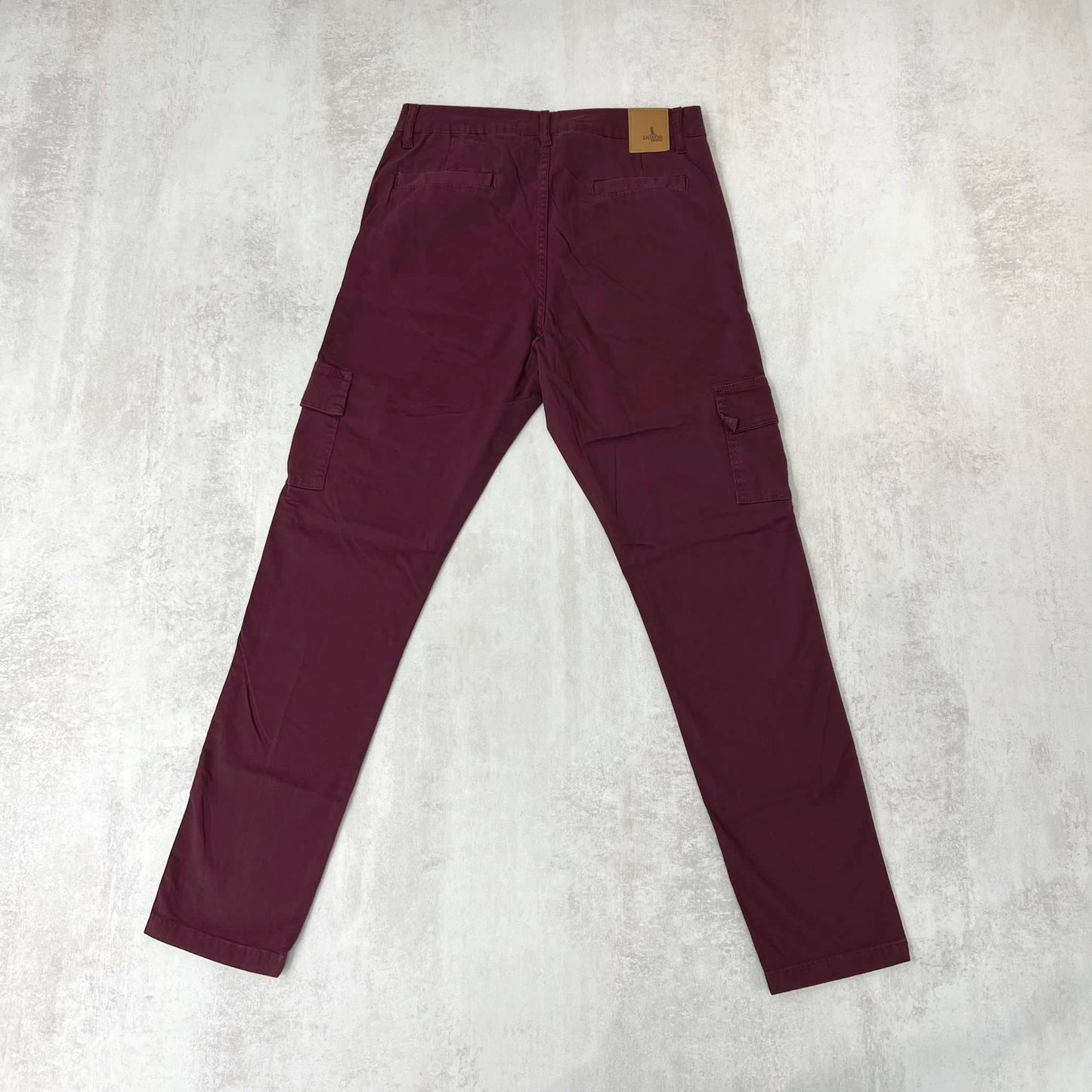 PANTALON CARGO EN GABARDINA BORDO