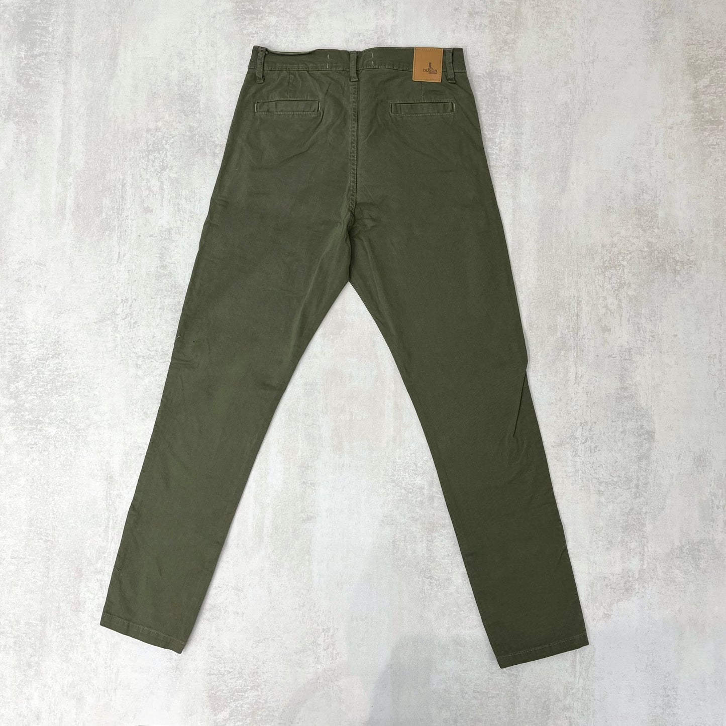 PANTALON DE VESTIR EN GABARDINA VERDE