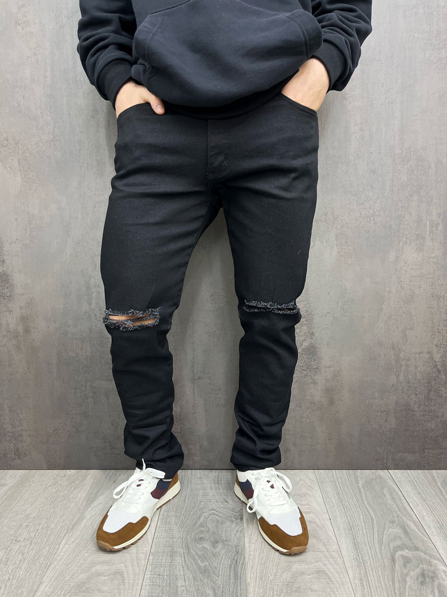 FLASH SALE 🔥🔥JEAN NEGRO CON ROTURA