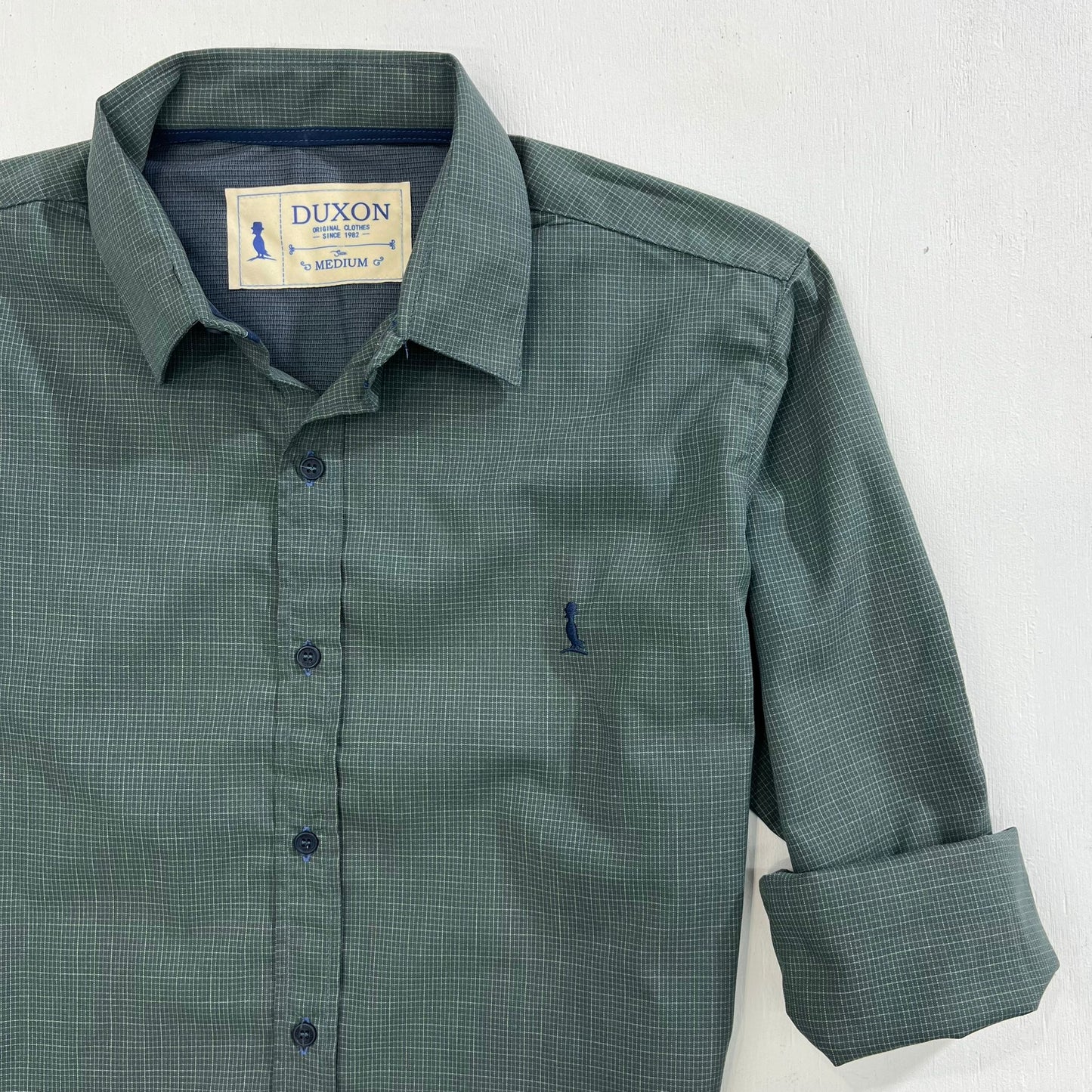CAMISA CON CUELLO VERDE