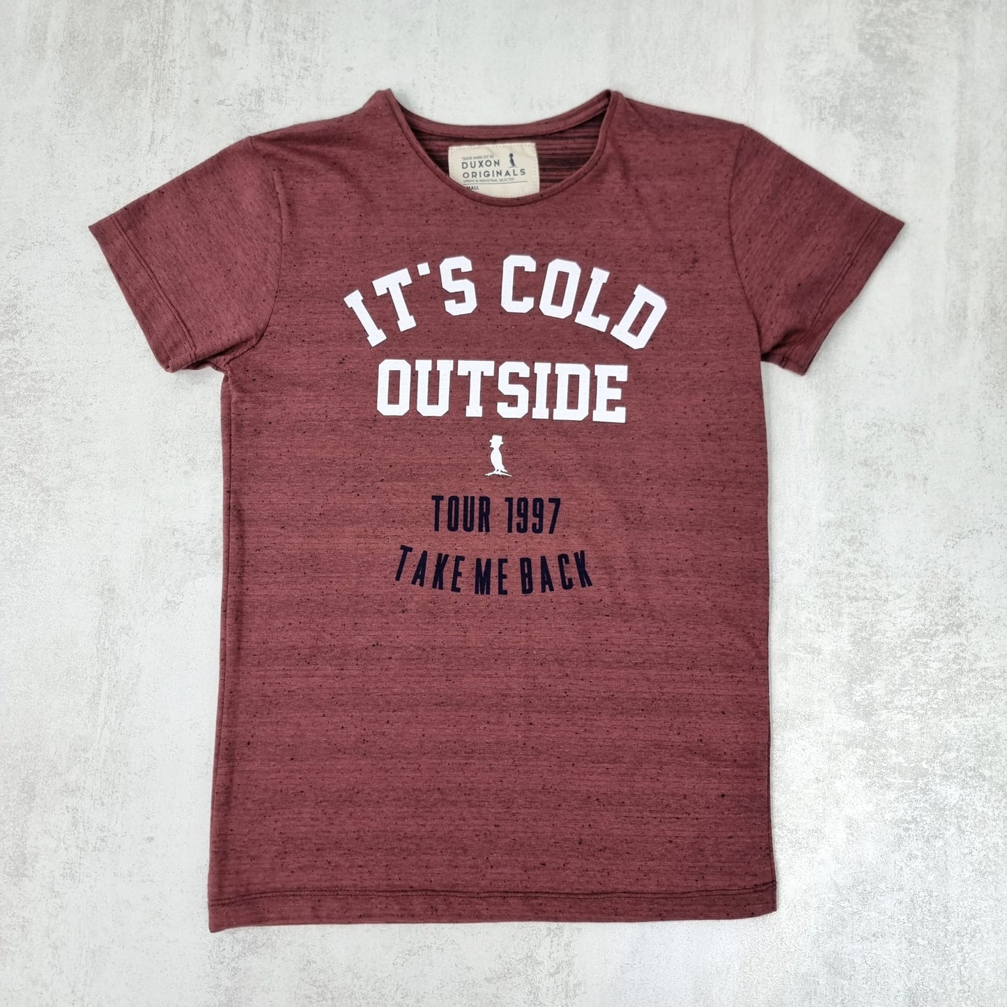 REMERA ITS COLD OUTSIDE BORDO