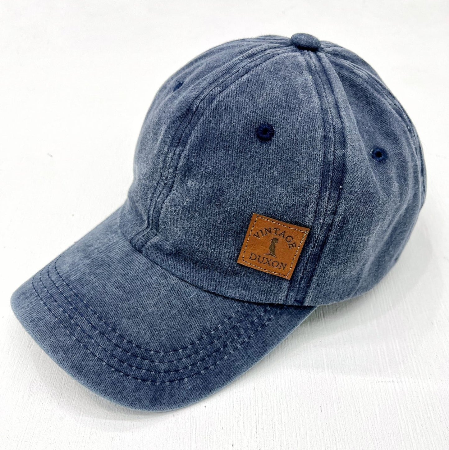 GORRA CON VISERA AZUL