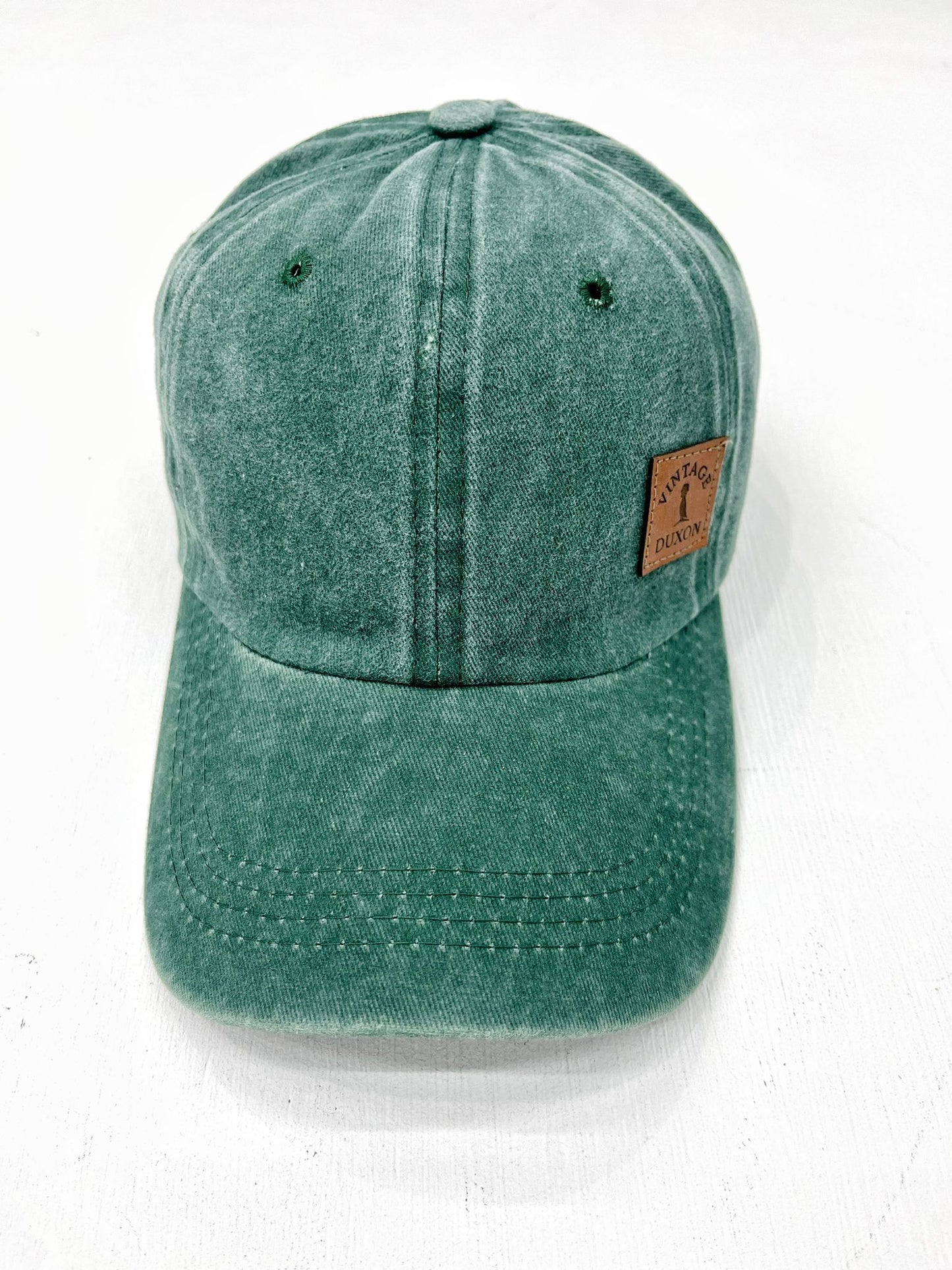 GORRA CON VISERA VERDE