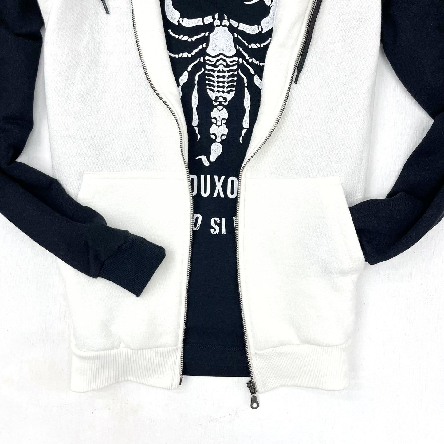 CAMPERA COMBINADA BLANCO Y NEGRO