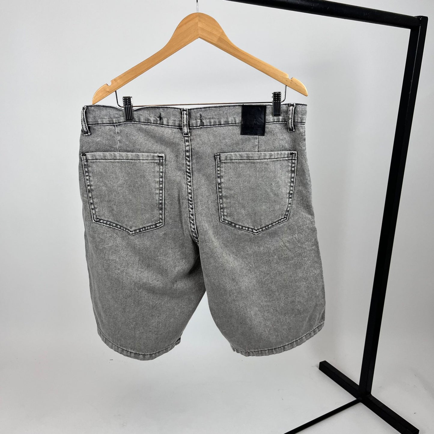 BERMUDA DE JEAN RECTA GRIS CLARO